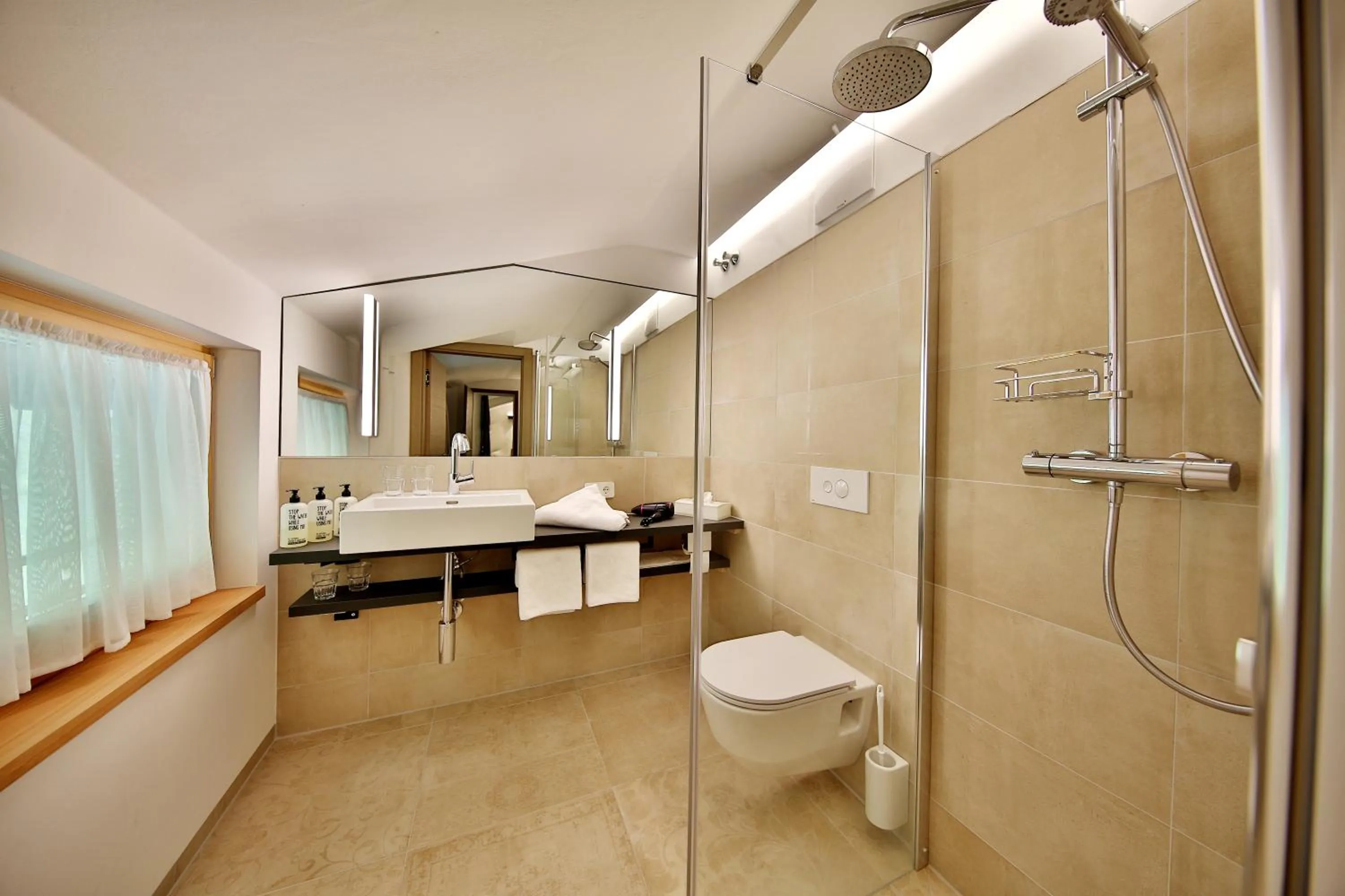 Bathroom in Panoramahotel Fliesserhof