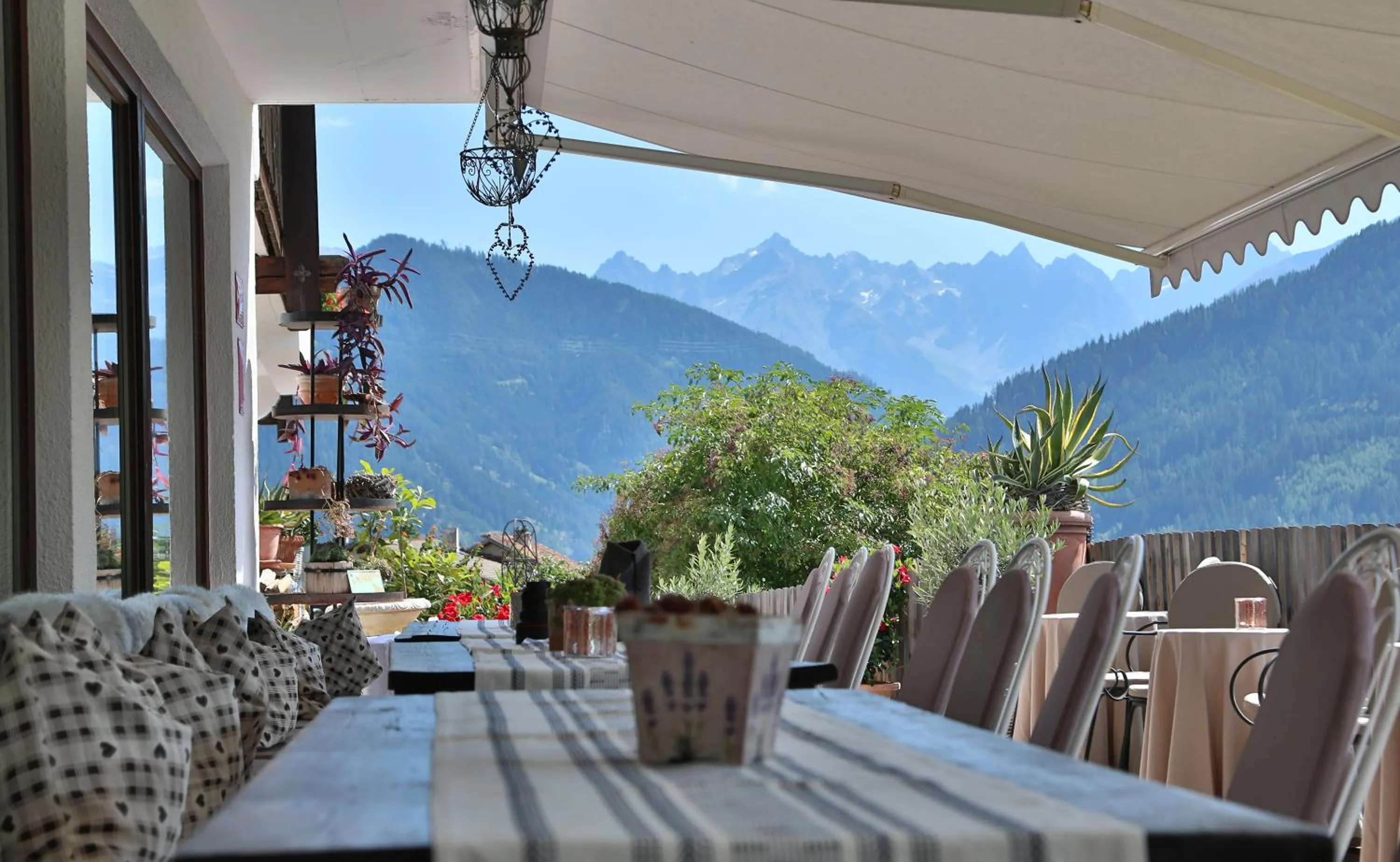 Restaurant/places to eat in Panoramahotel Fliesserhof