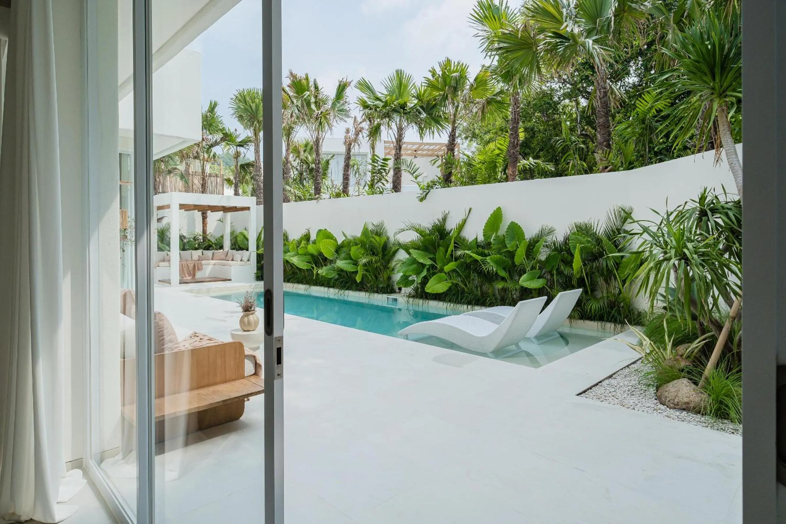 Swimming pool in Mazari Villas