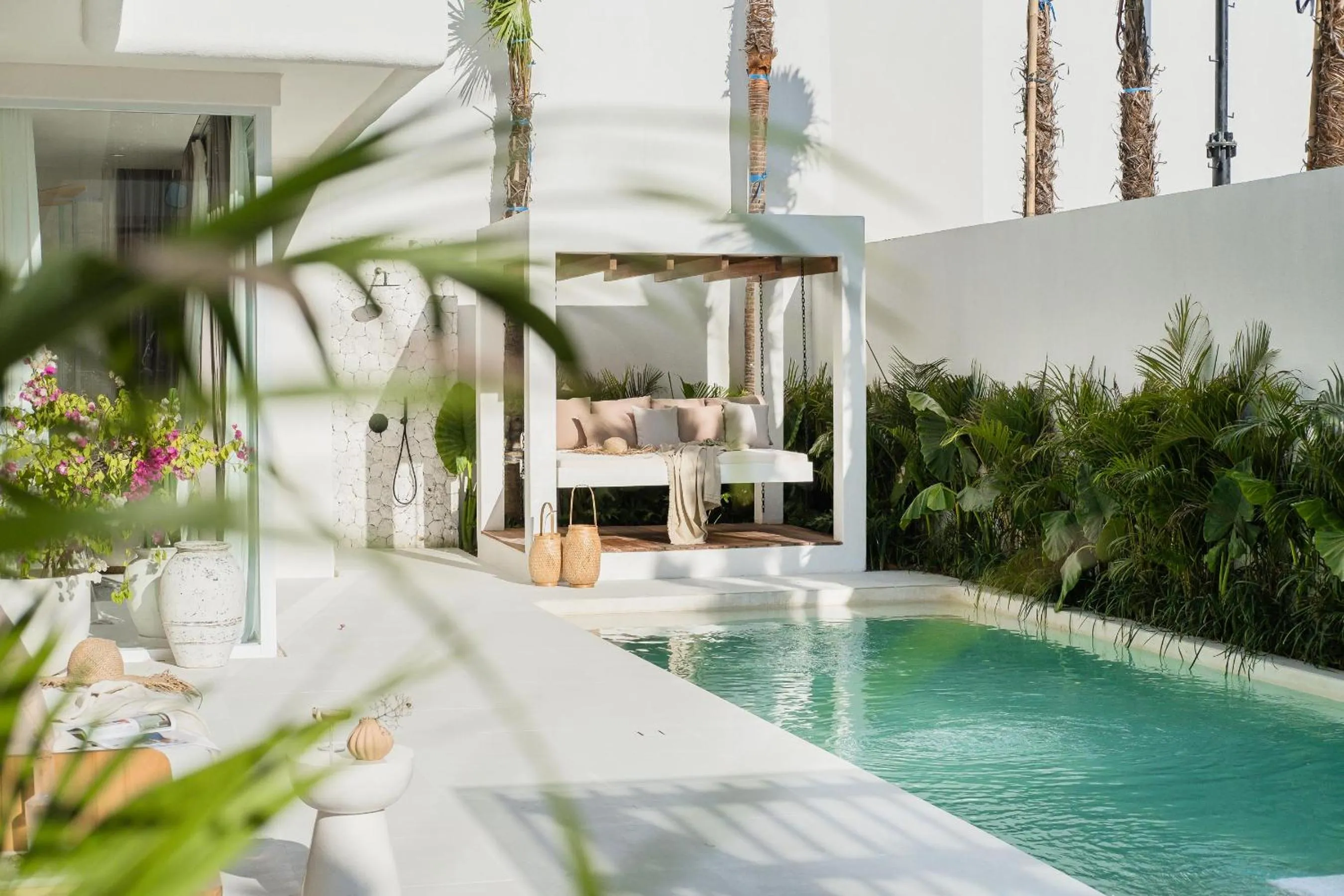 Swimming pool in Mazari Villas