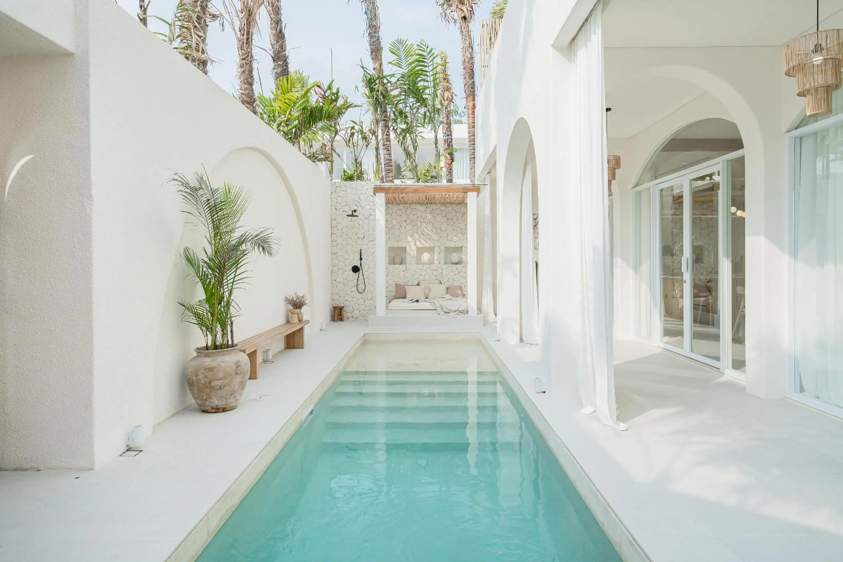 Swimming pool in Mazari Villas
