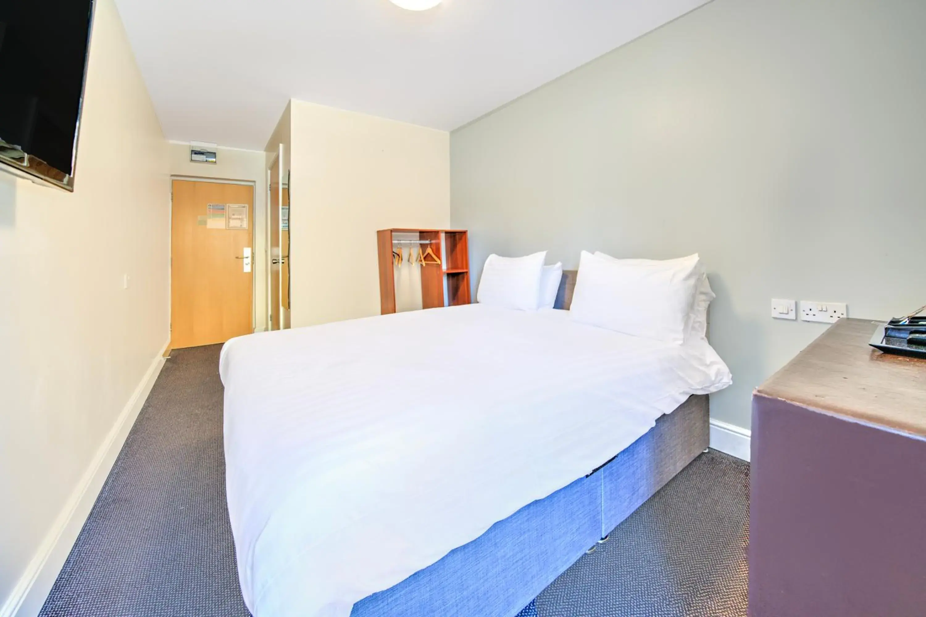 Superior Double Room in GO2 Gloucester Hotel by OYO Superior Double Room in GO2 Gloucester Hotel by OYO