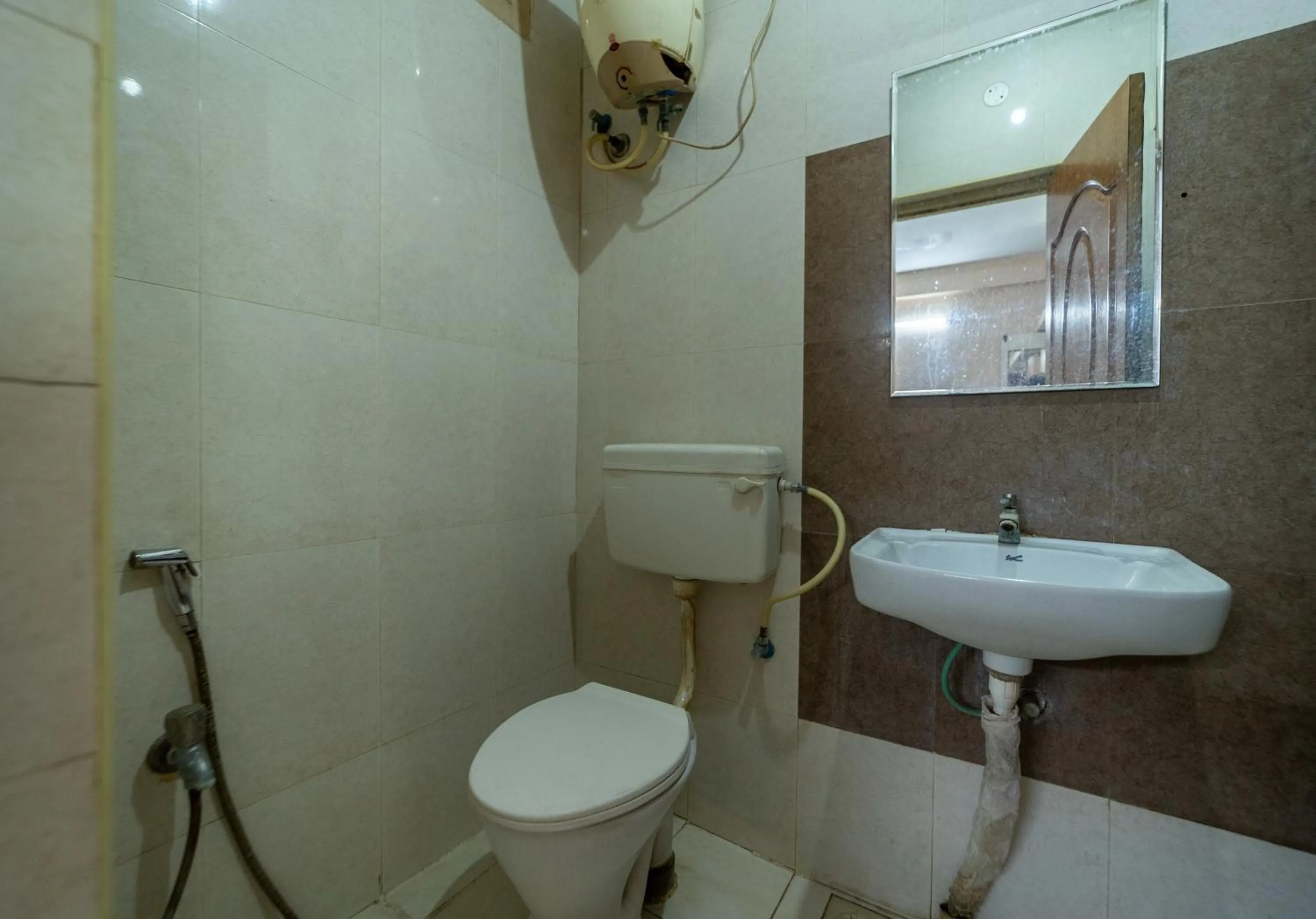 Shower in Nataraja Residency