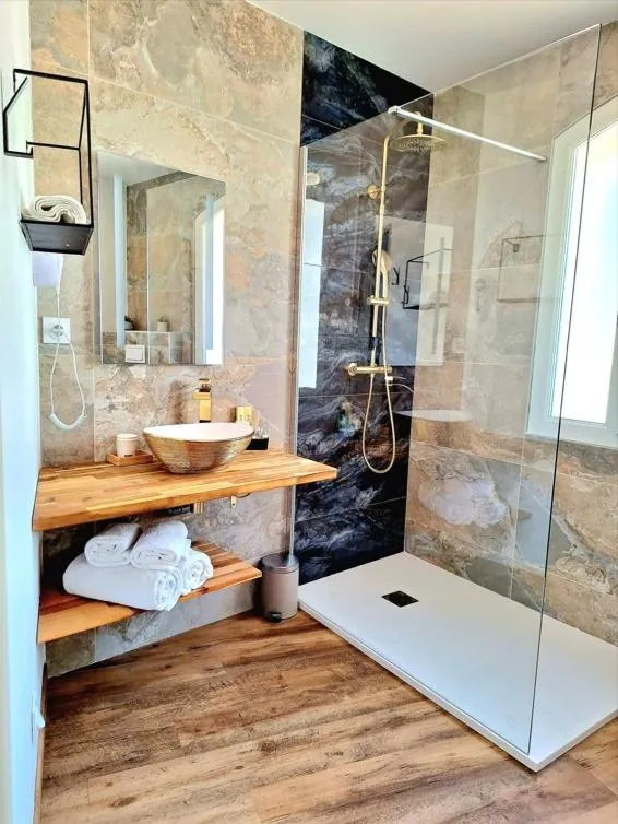 Shower in Domaine de la Mautanne