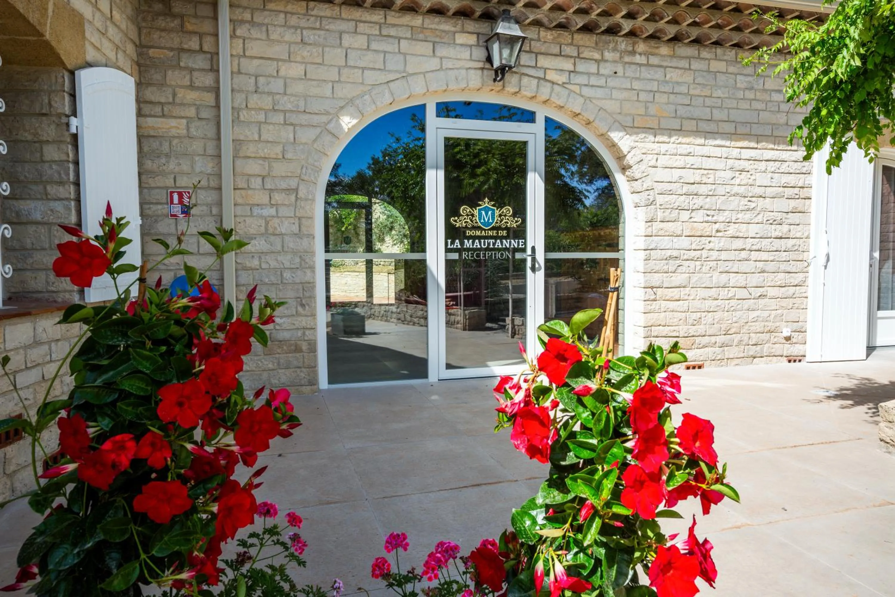 Facade/entrance in Domaine de la Mautanne