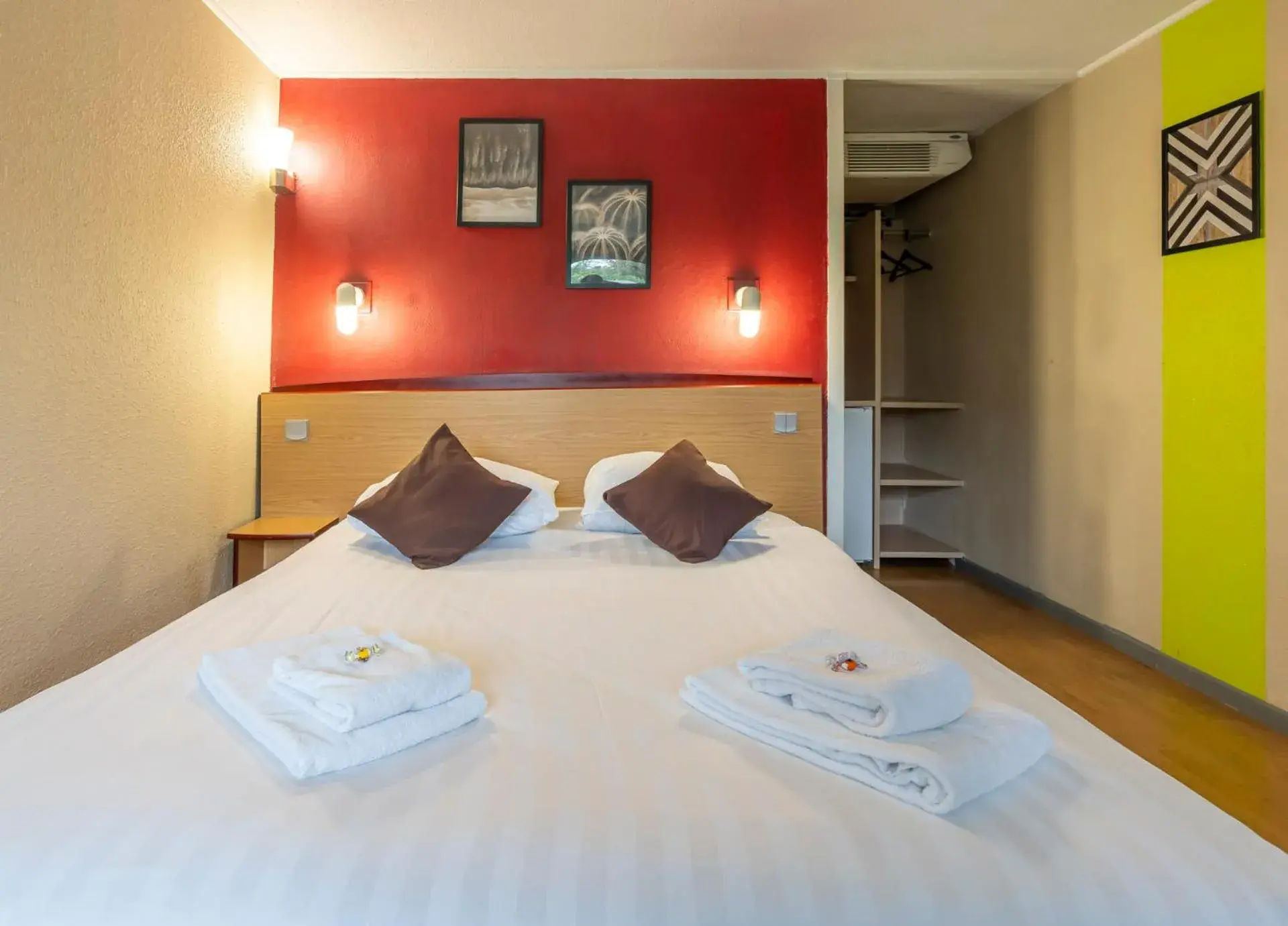 Superior Room Double with daily cleaning in Sleep & Go Brugge Superior Room Double with daily cleaning in Sleep & Go Brugge
