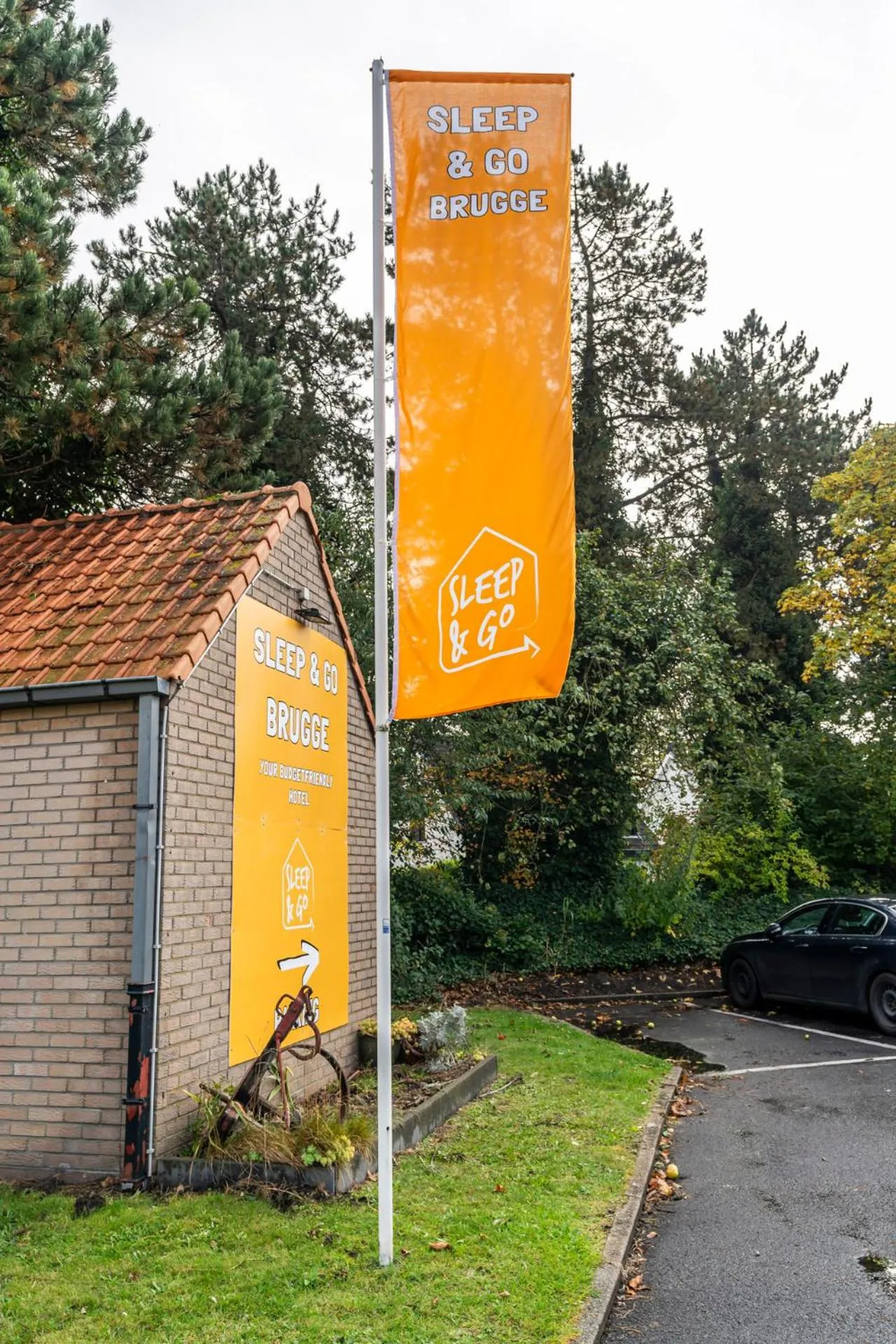 Property logo or sign in Sleep & Go Brugge