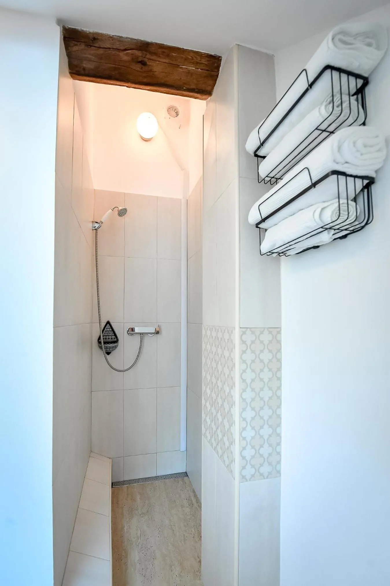 Shower in Casa Baritiu M