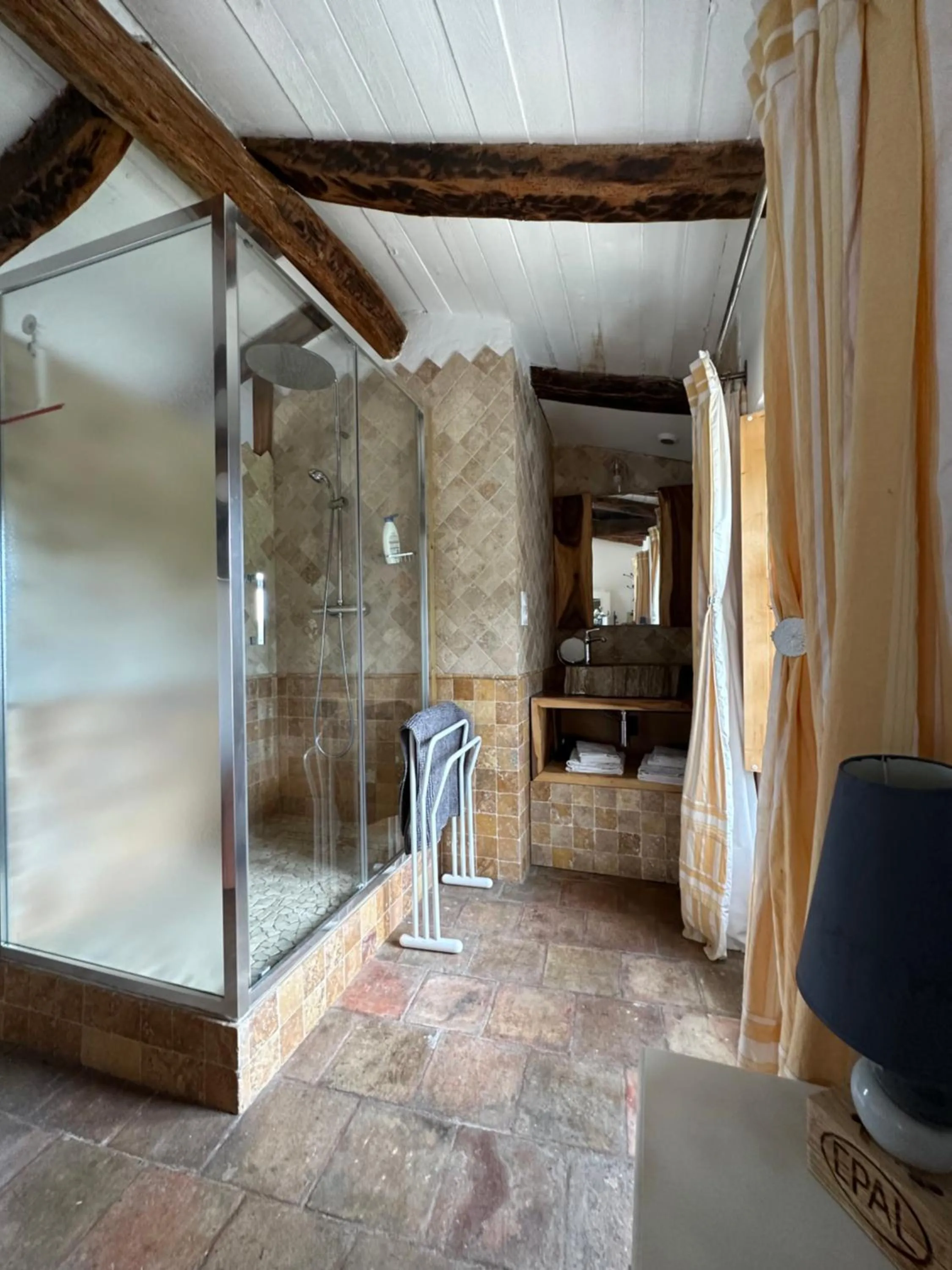 Bathroom in Chambre d'hôtes, Mas de Louise