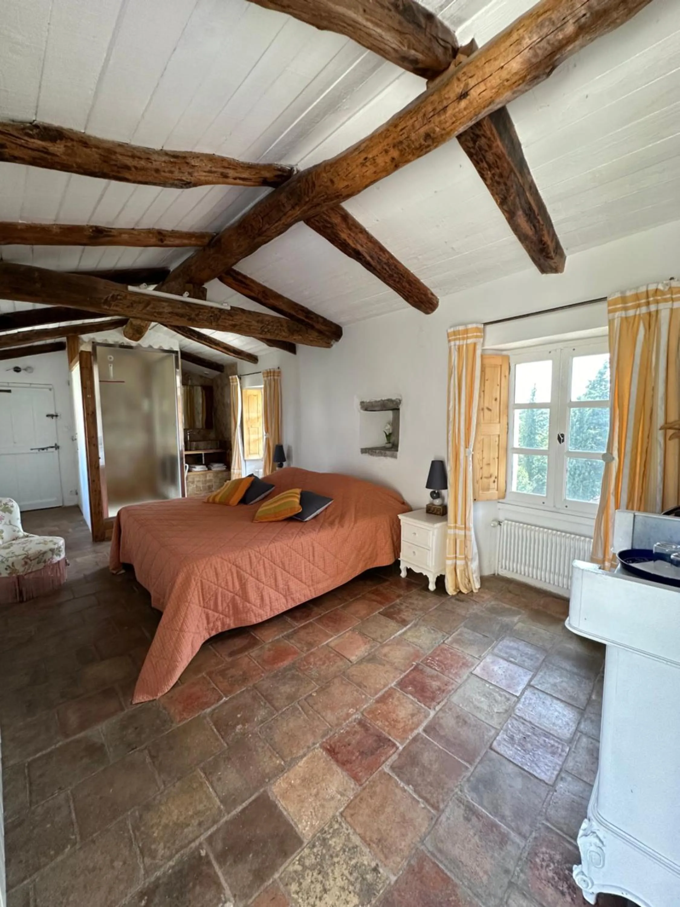 Bathroom, Bed in Chambre d'hôtes, Mas de Louise