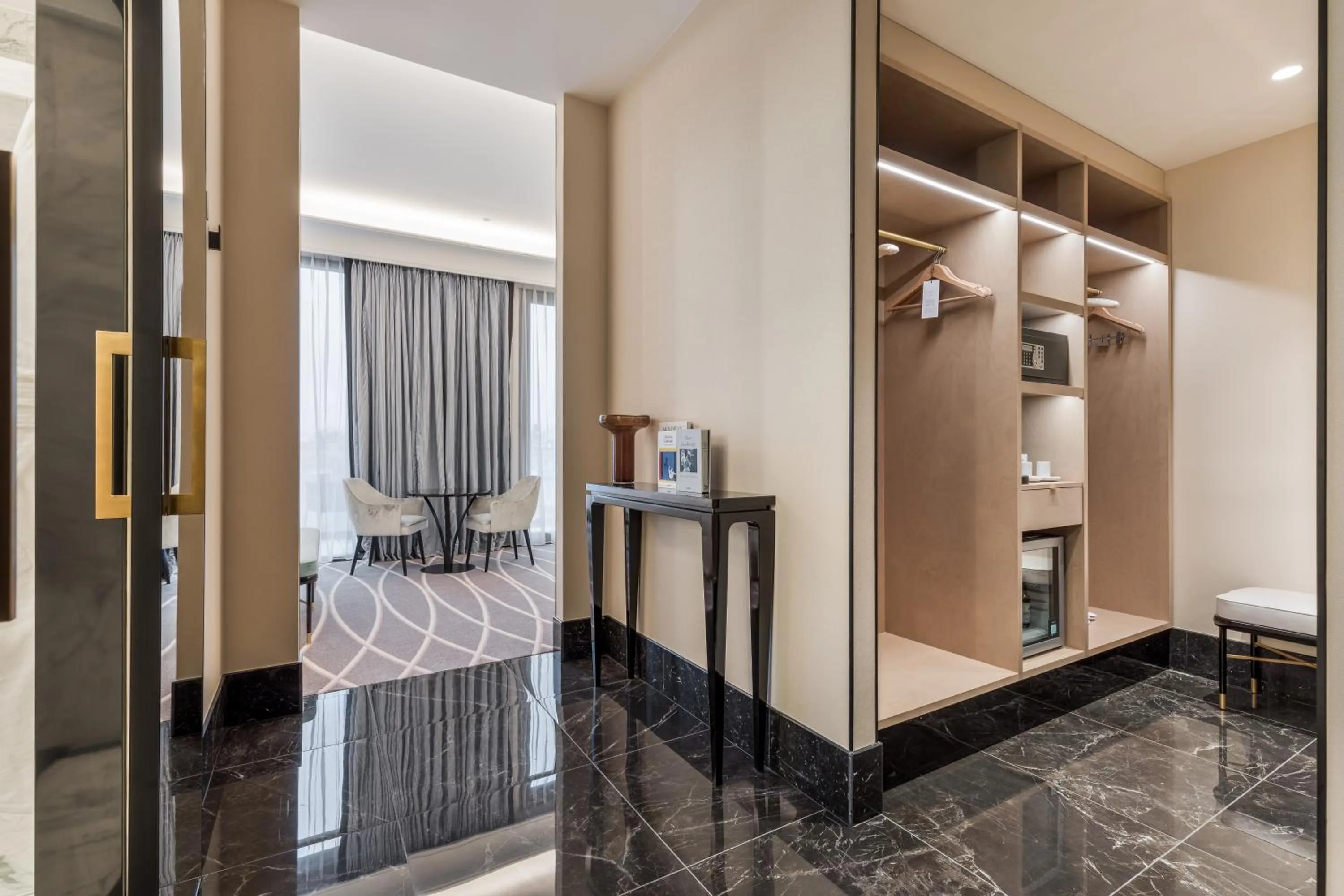 Living room, Bed in Maison Albar - Le Victoria