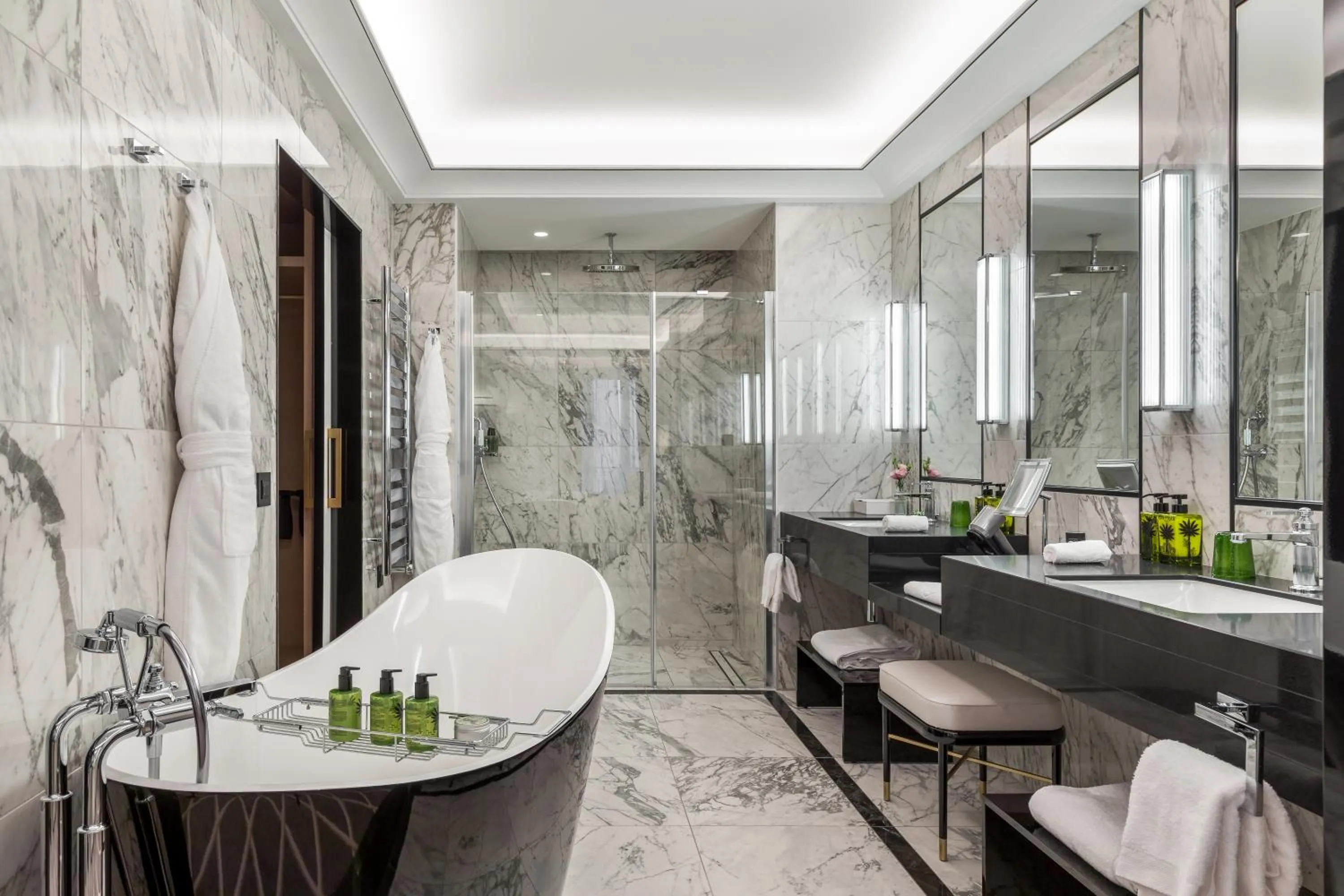 Shower in Maison Albar - Le Victoria