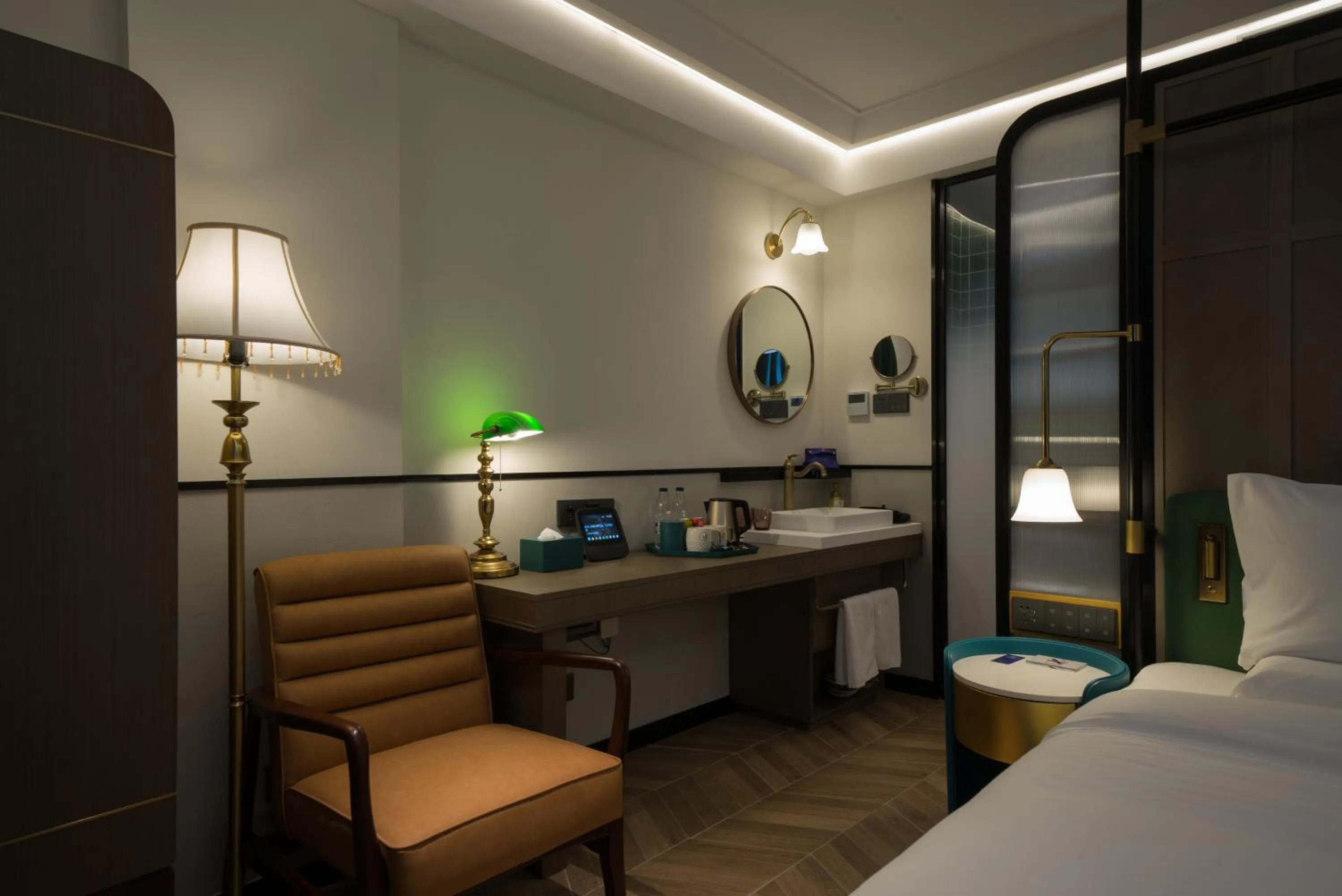 Bed in Shanghai Huaihai Mansion