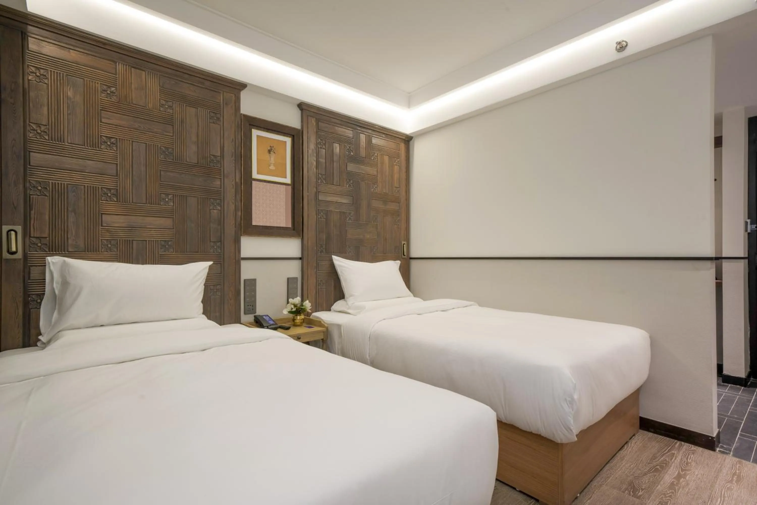 Bed in Shanghai Huaihai Mansion