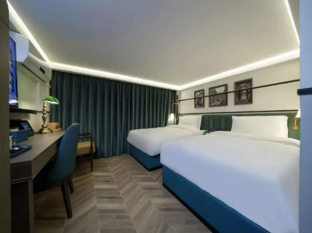 Bed in Shanghai Huaihai Mansion