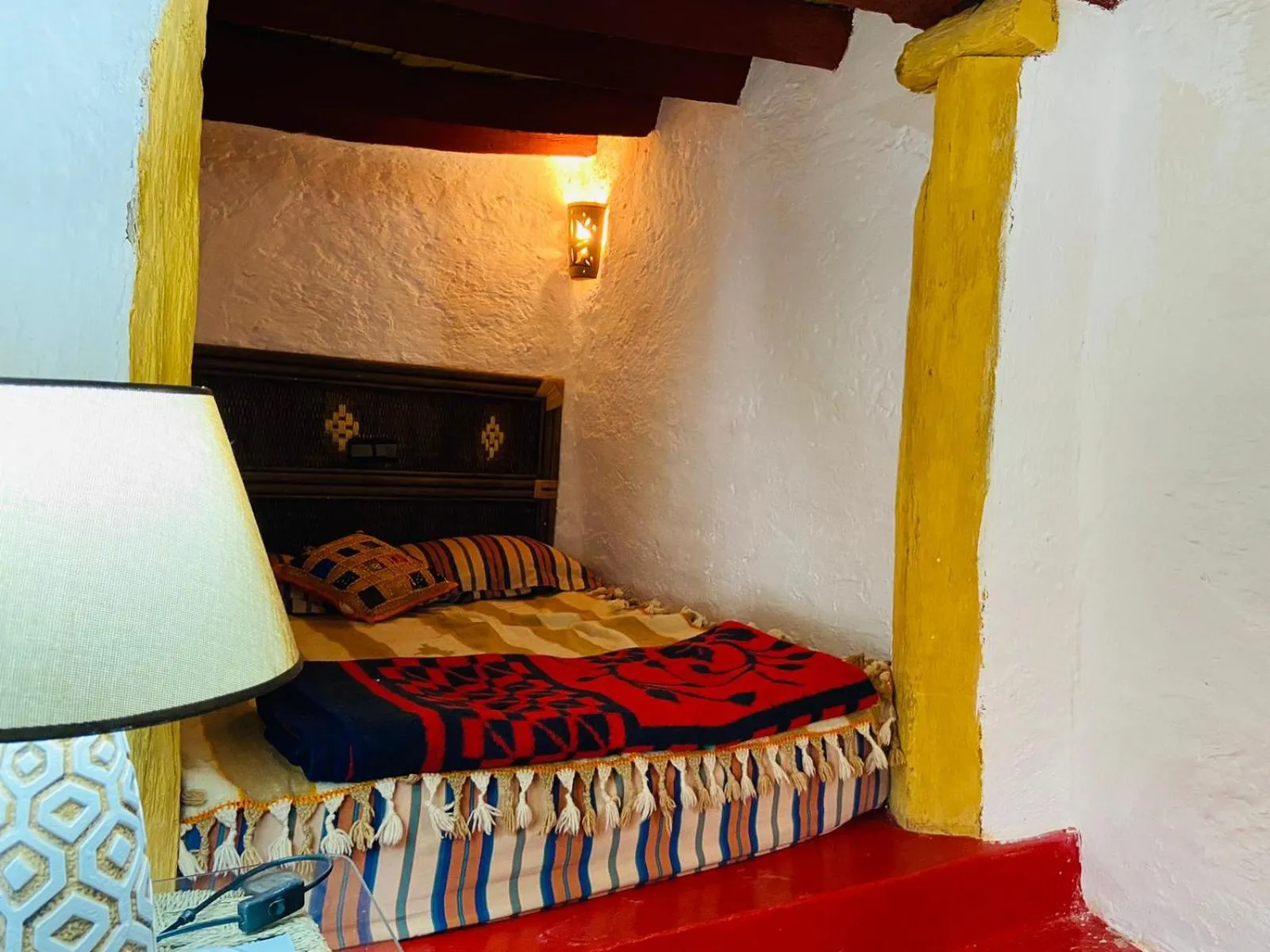 Bed in DAR INFIANE Tata
