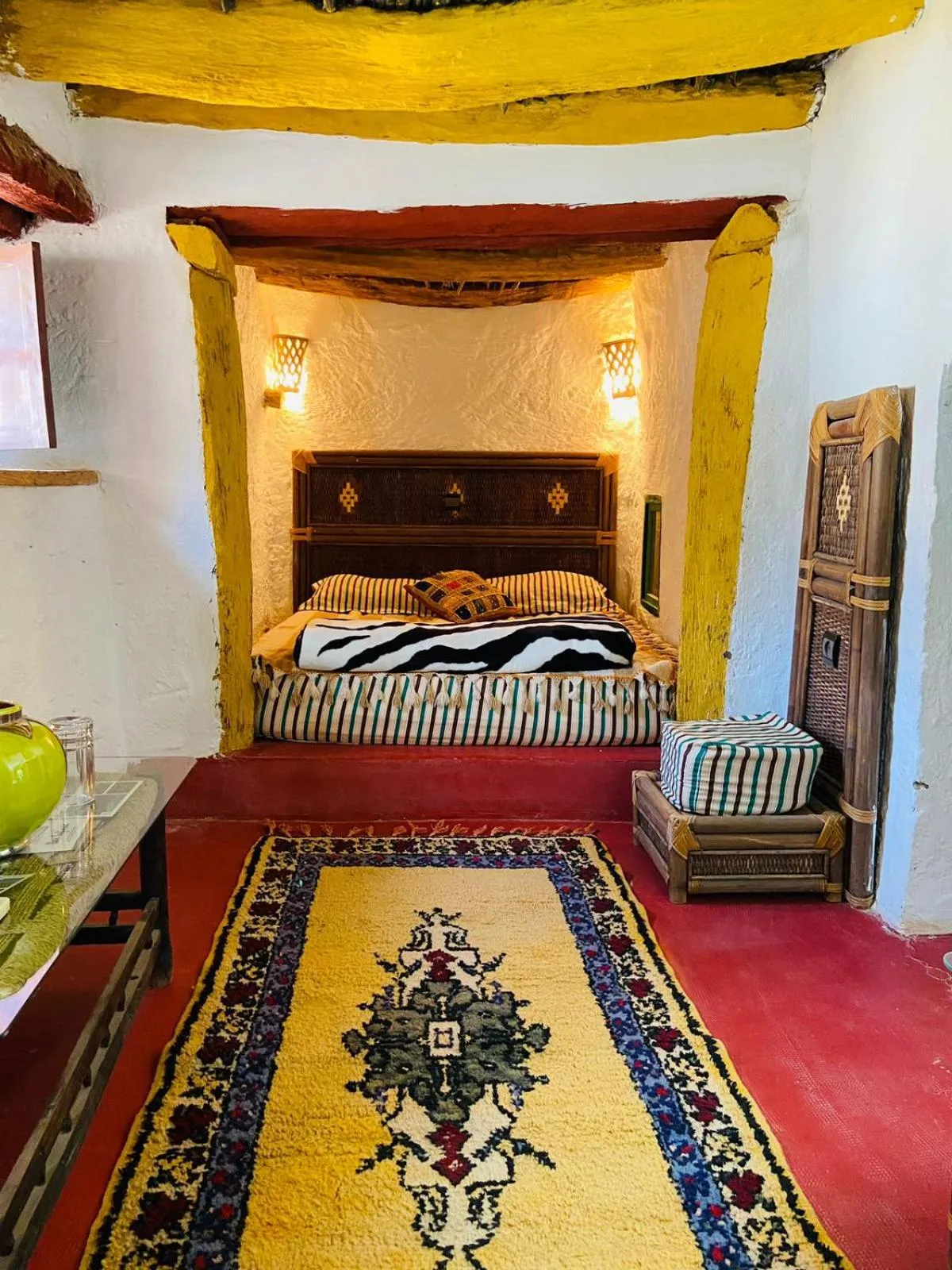Bed in DAR INFIANE Tata