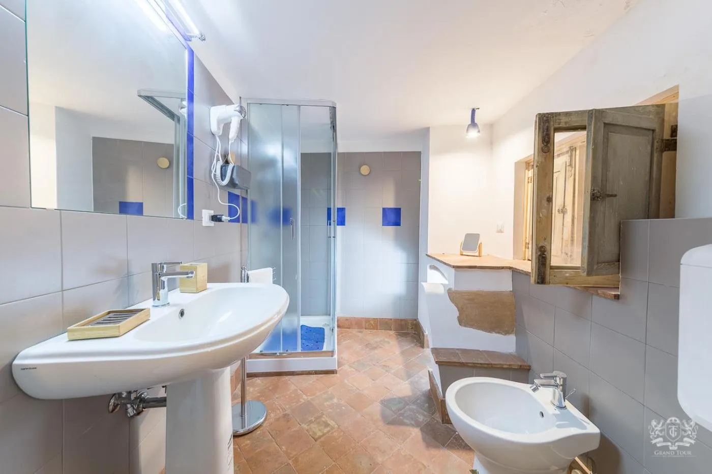 Bathroom in Grand Tour Design Guest House Catania Self Check-in