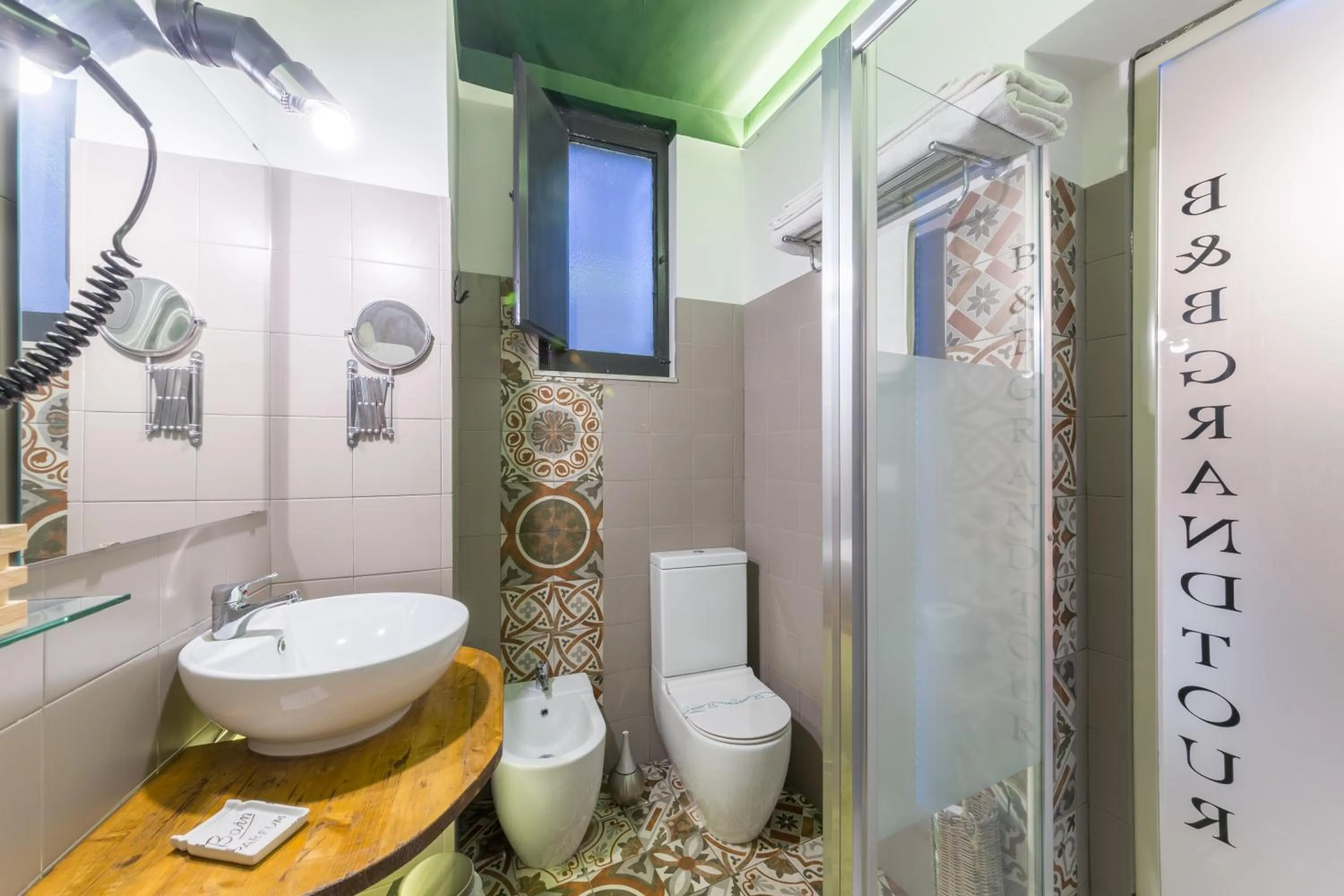 Bathroom in Grand Tour Design Guest House Catania Self Check-in
