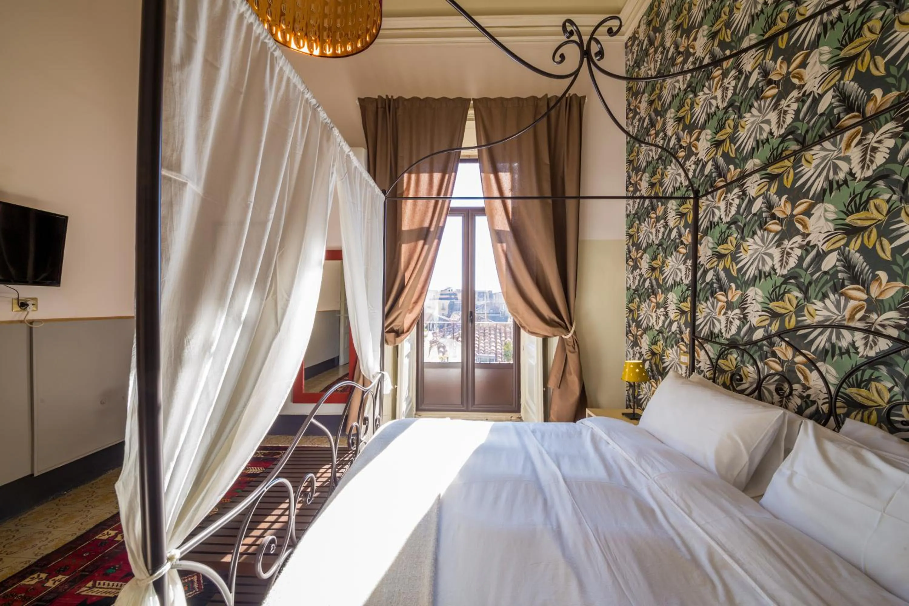 Photo of the whole room, Bed in Grand Tour Design Guest House Catania Self Check-in