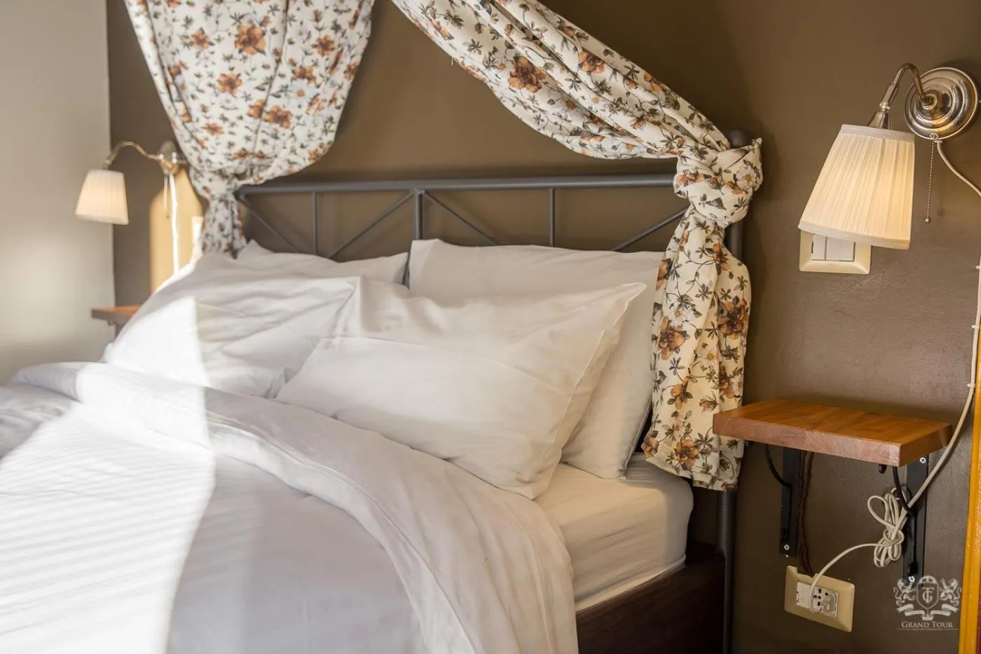 Bed in Grand Tour Design Guest House Catania Self Check-in