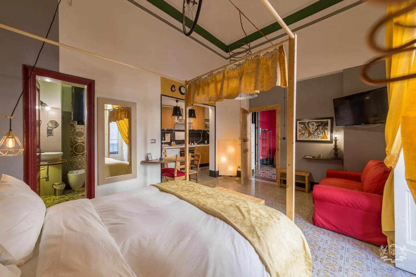 Bed in Grand Tour Design Guest House Catania Self Check-in