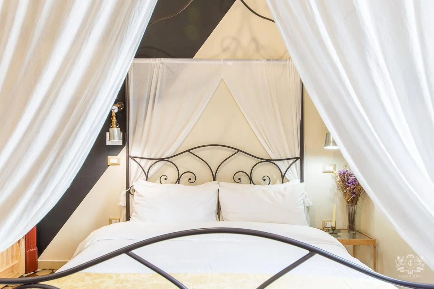 Photo of the whole room, Bed in Grand Tour Design Guest House Catania Self Check-in