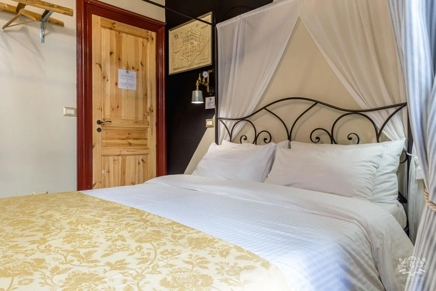 Bed in Grand Tour Design Guest House Catania Self Check-in