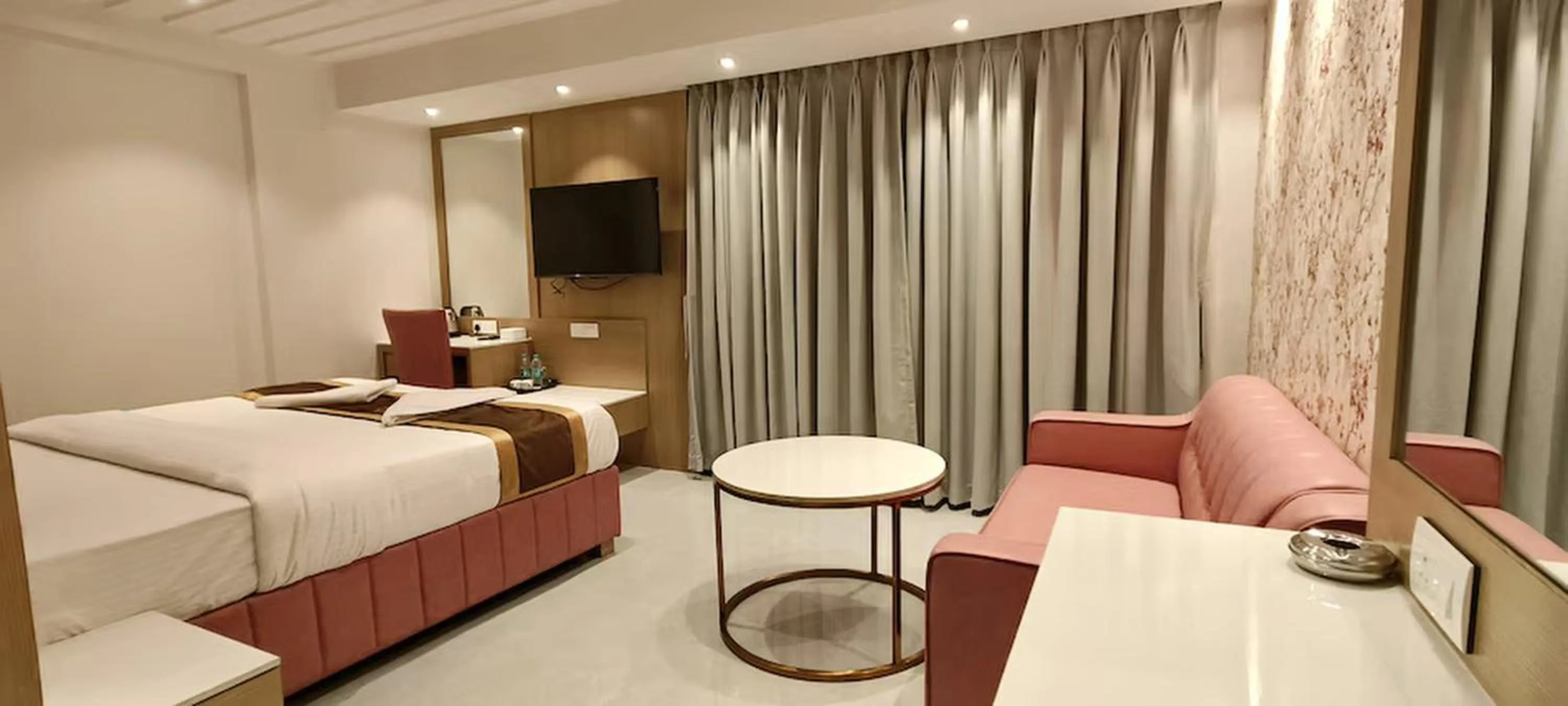 Communal lounge/ TV room, Bed in Hotel Prestige Residency