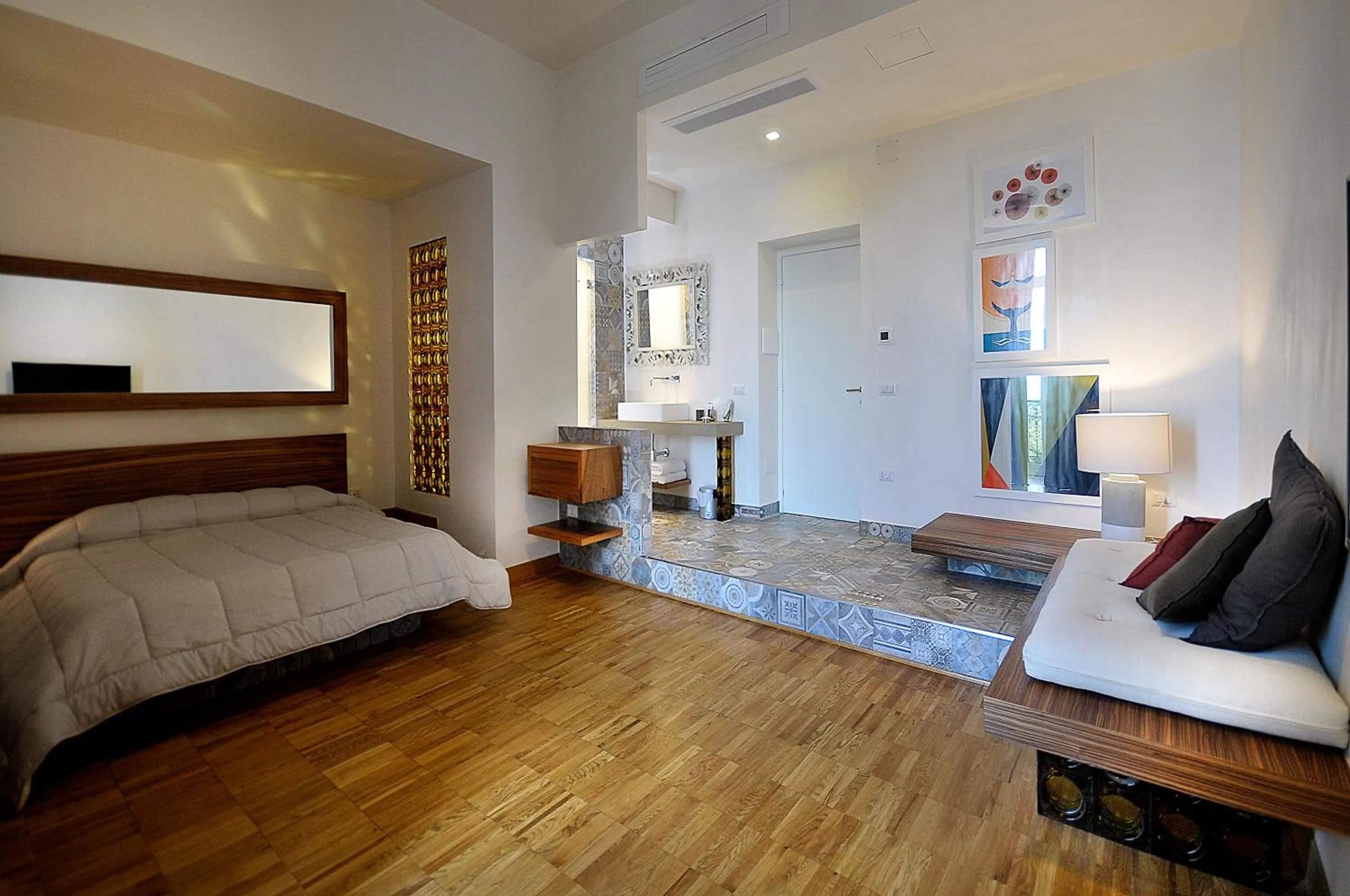 Shower, Bed in Villa Battista srl