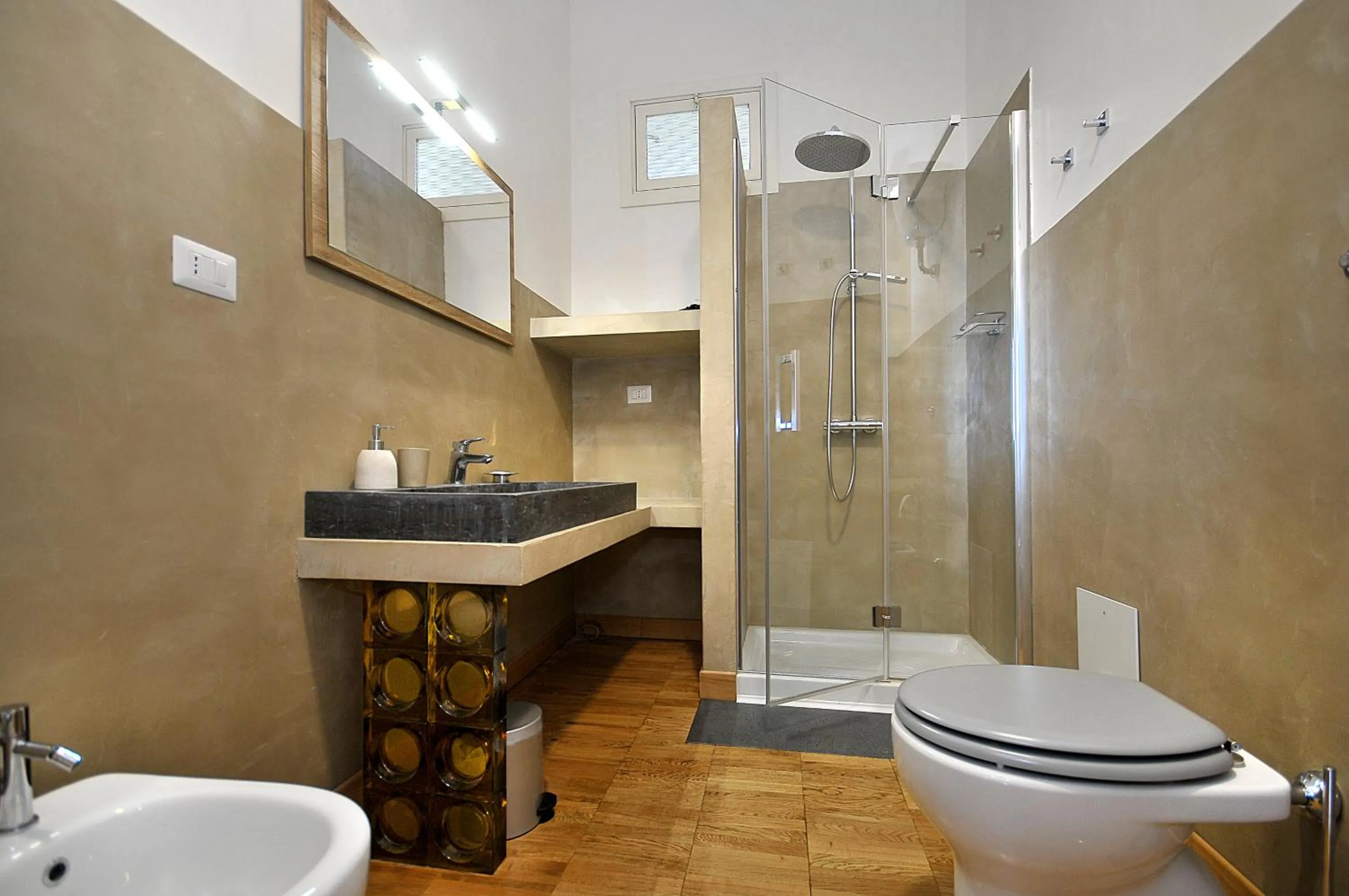 Toilet in Villa Battista srl