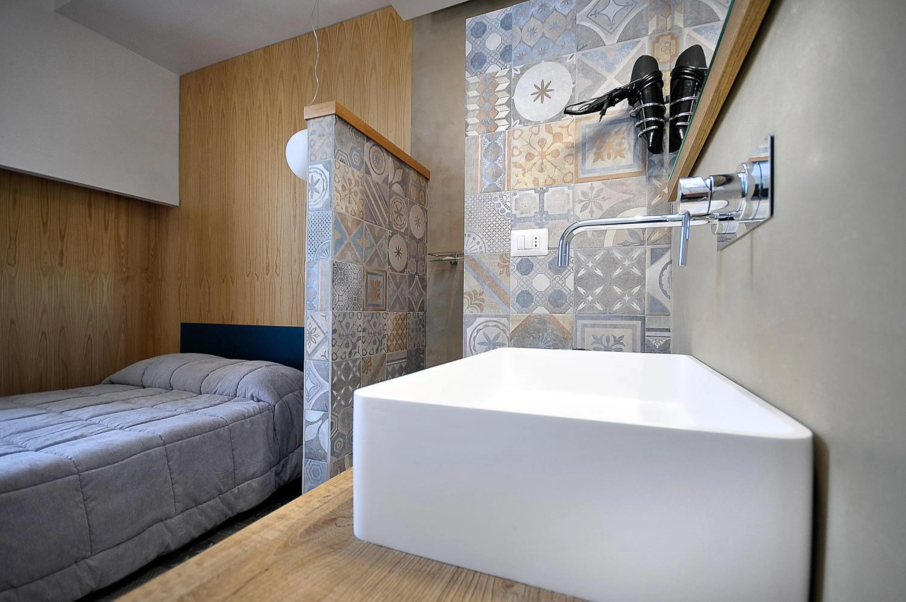 Shower, Bed in Villa Battista srl