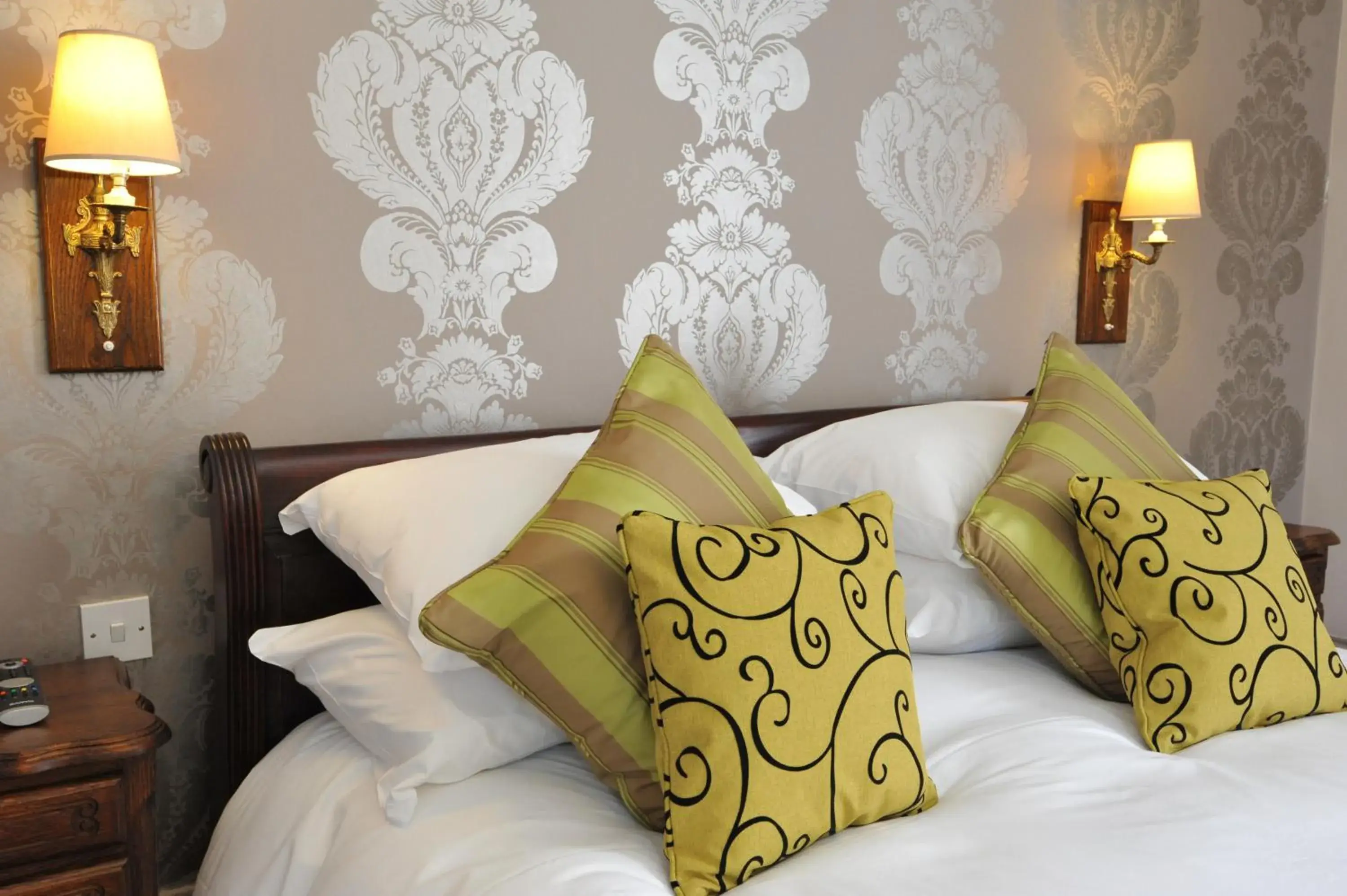 Single Room in Royal Hotel by Greene King Inns Single Room in Royal Hotel by Greene King Inns