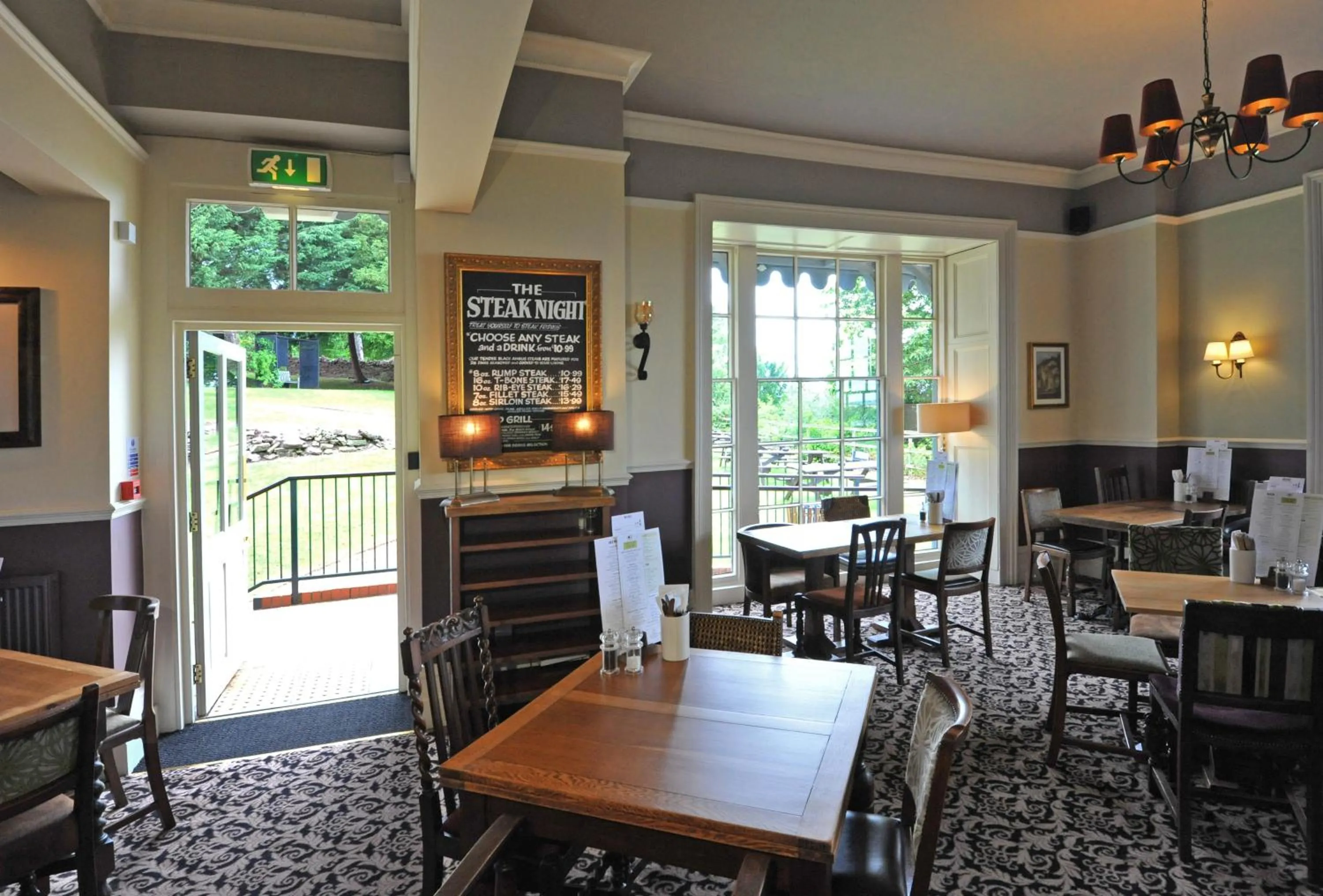 Restaurant/places to eat in Royal Hotel by Greene King Inns