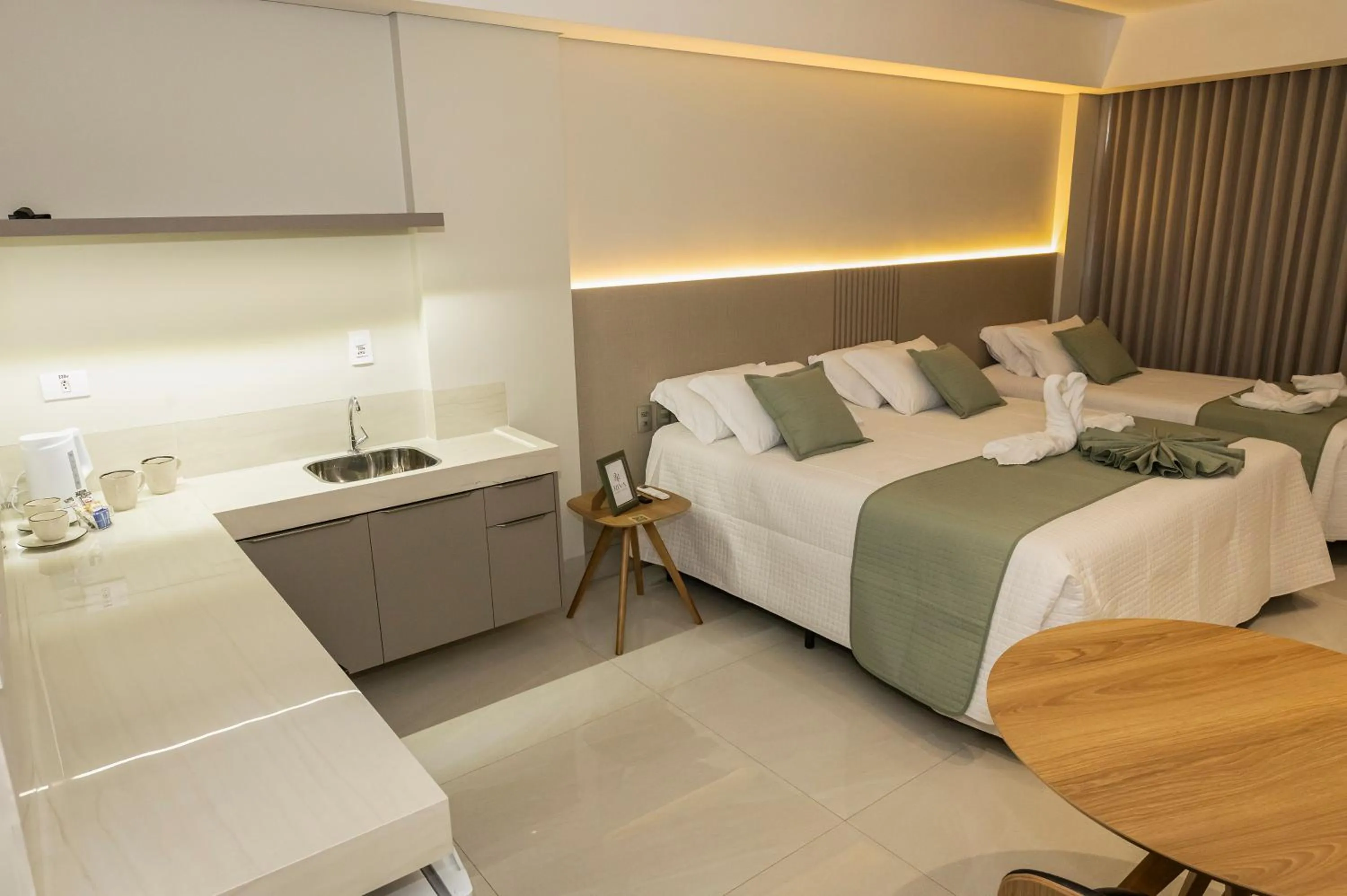 Kitchen or kitchenette, Bed in Riva Apart Hotel