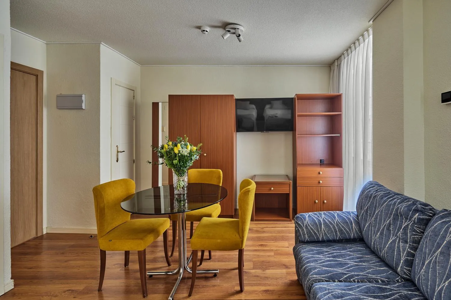 Living room in Apartamentos Juan Bravo