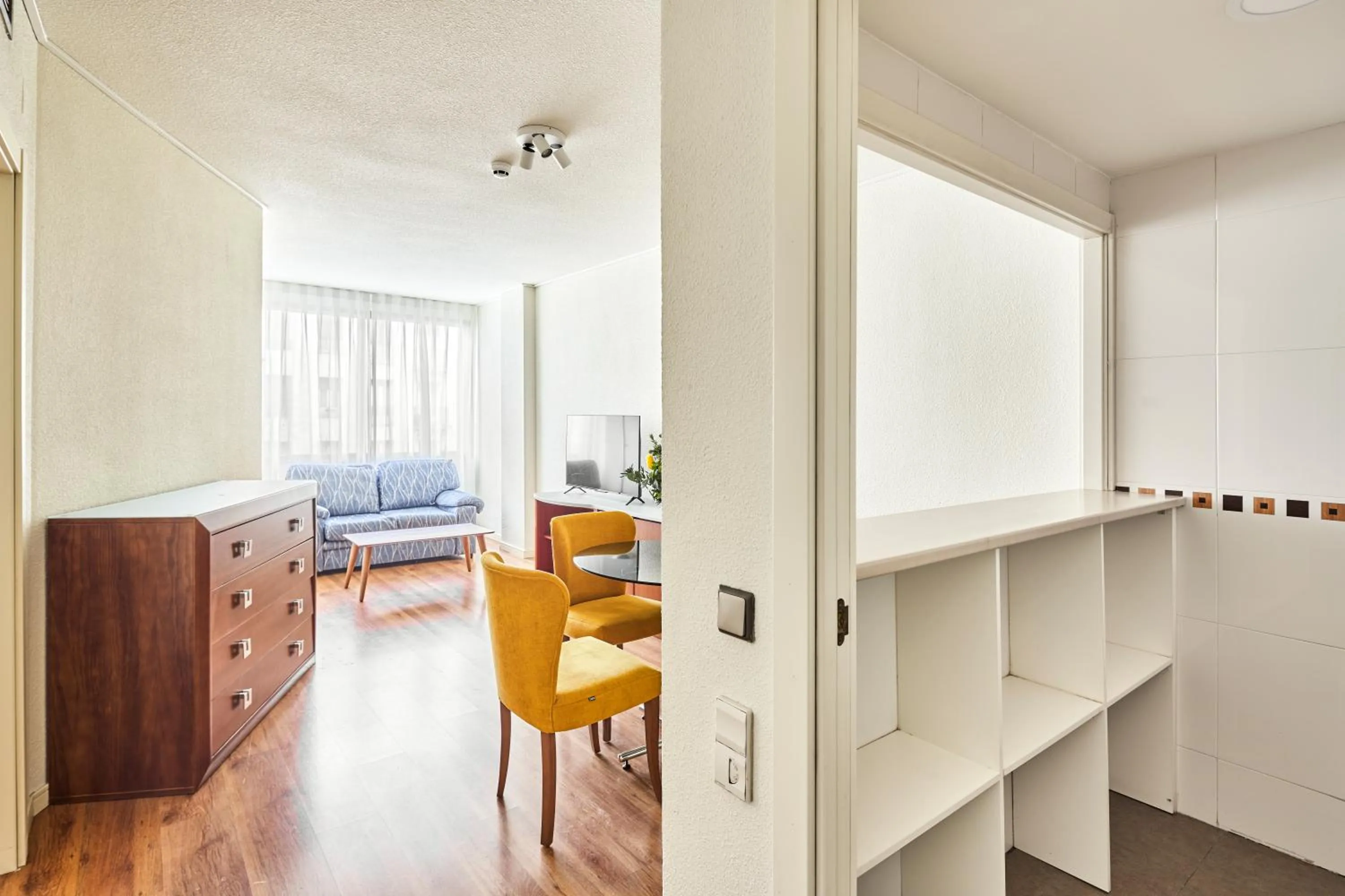 Kitchen or kitchenette, Bed in Apartamentos Juan Bravo