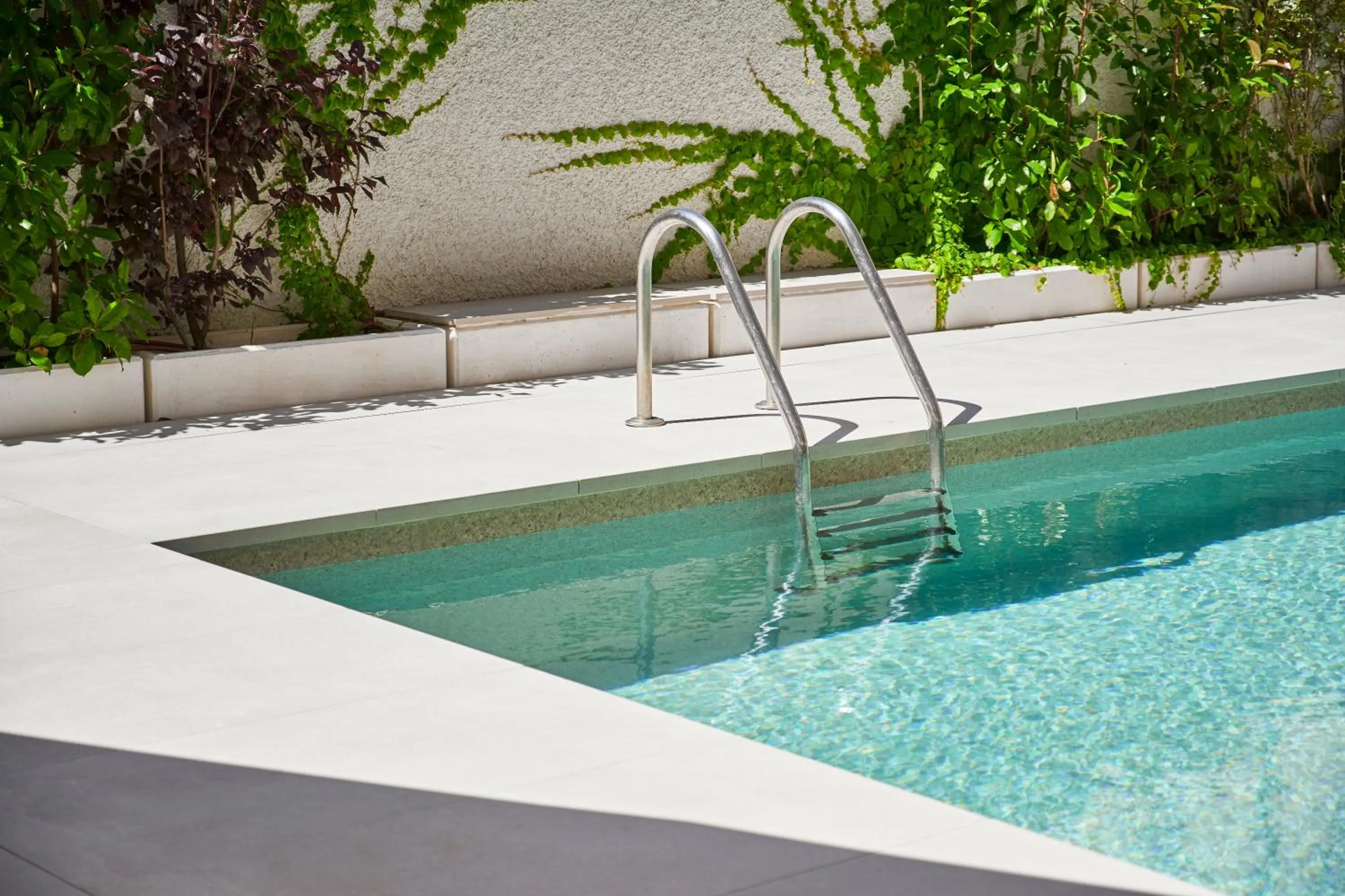 Swimming pool in Apartamentos Juan Bravo