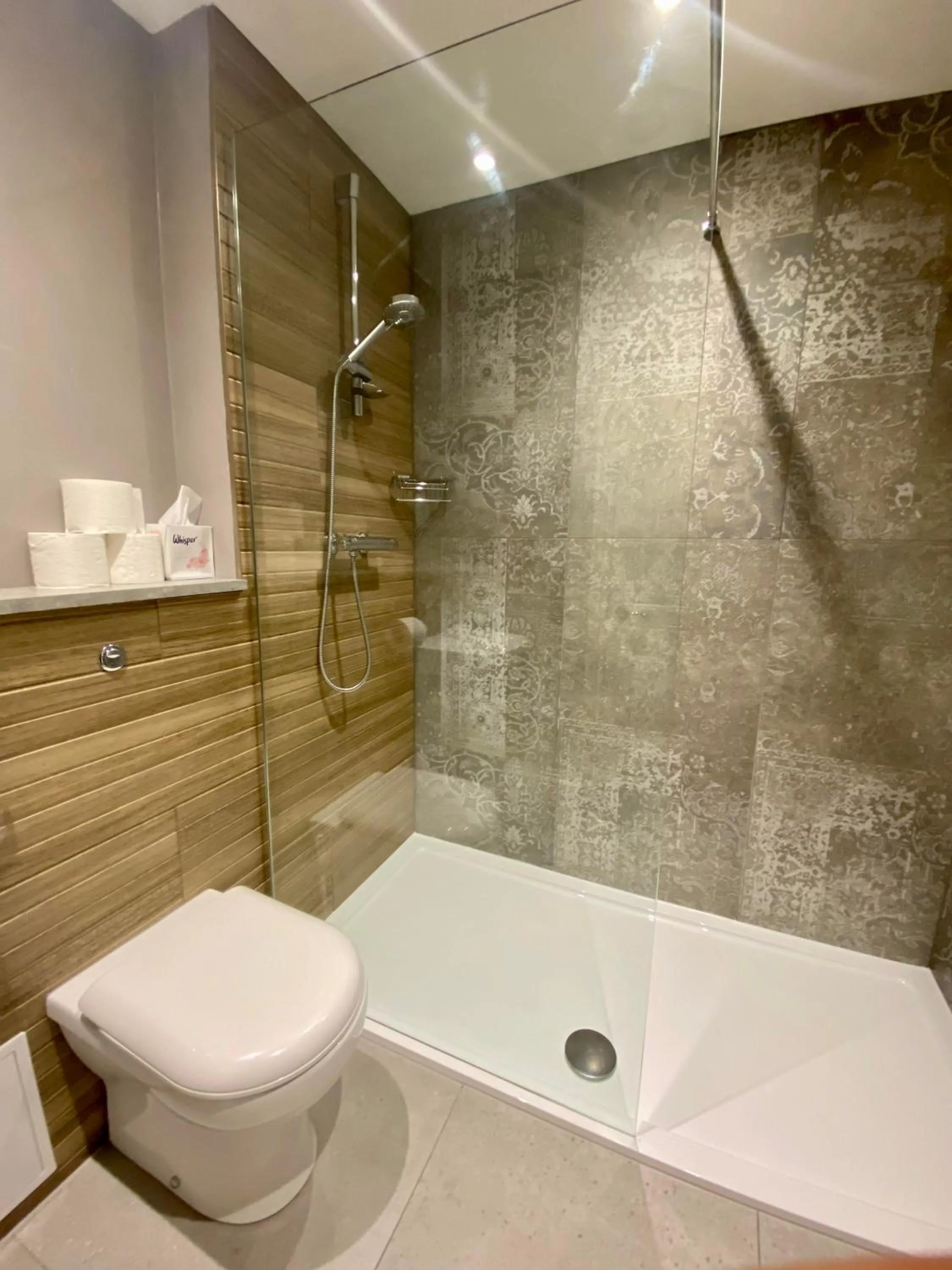 Shower in Balmacara Hotel