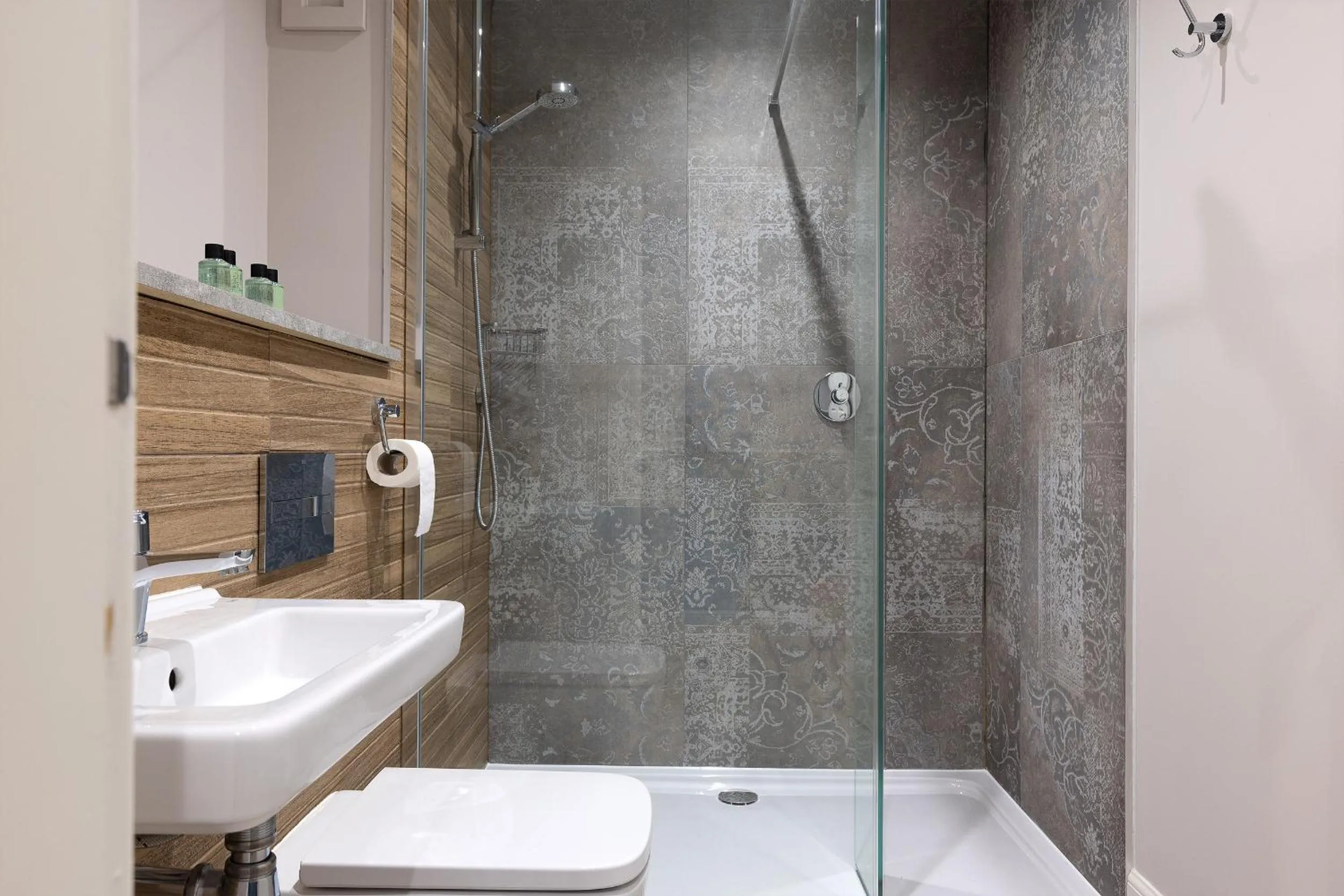 Shower in Balmacara Hotel