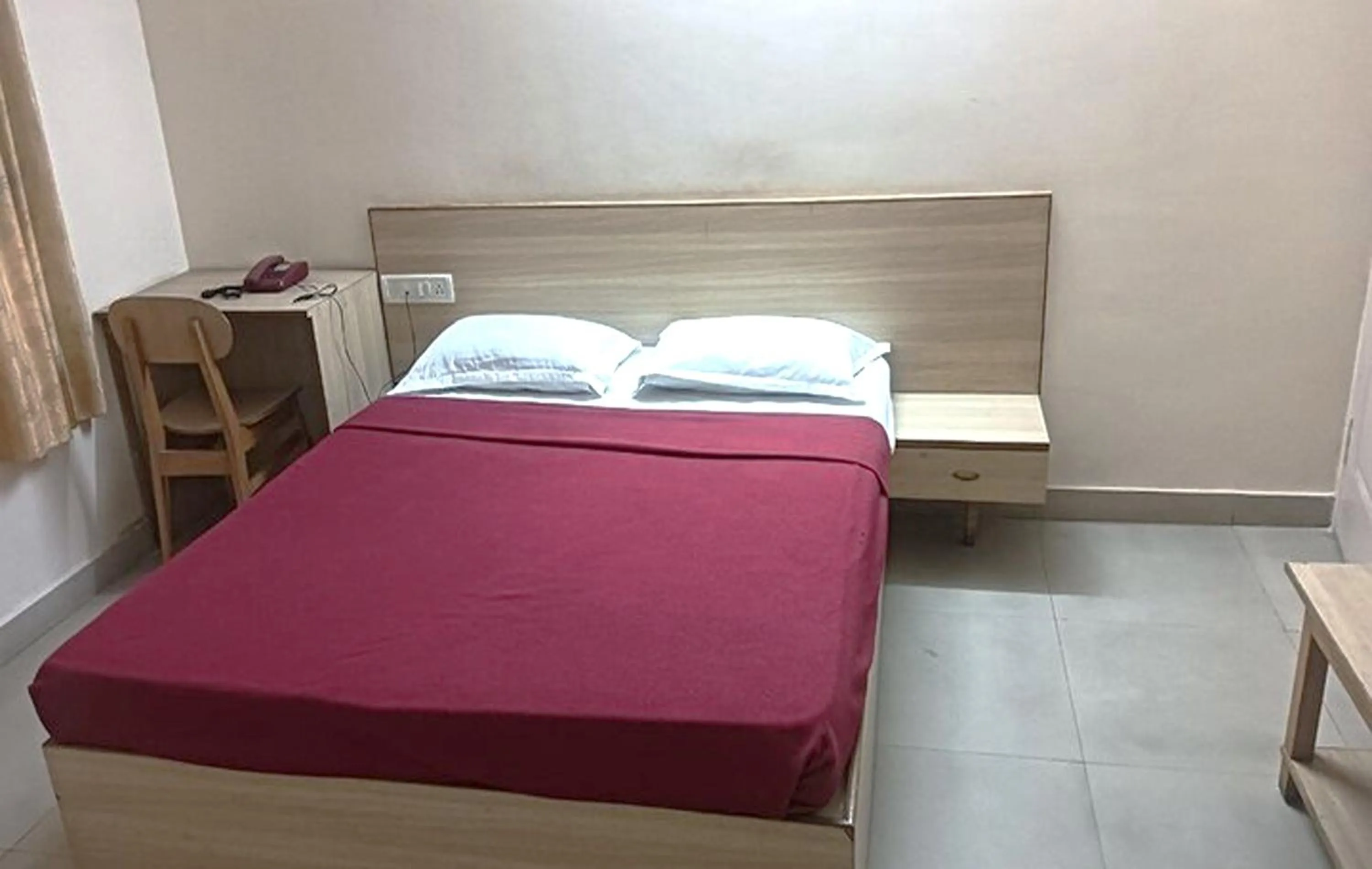 Bed in Hotel Rainbow near Victoria Hospital City Market