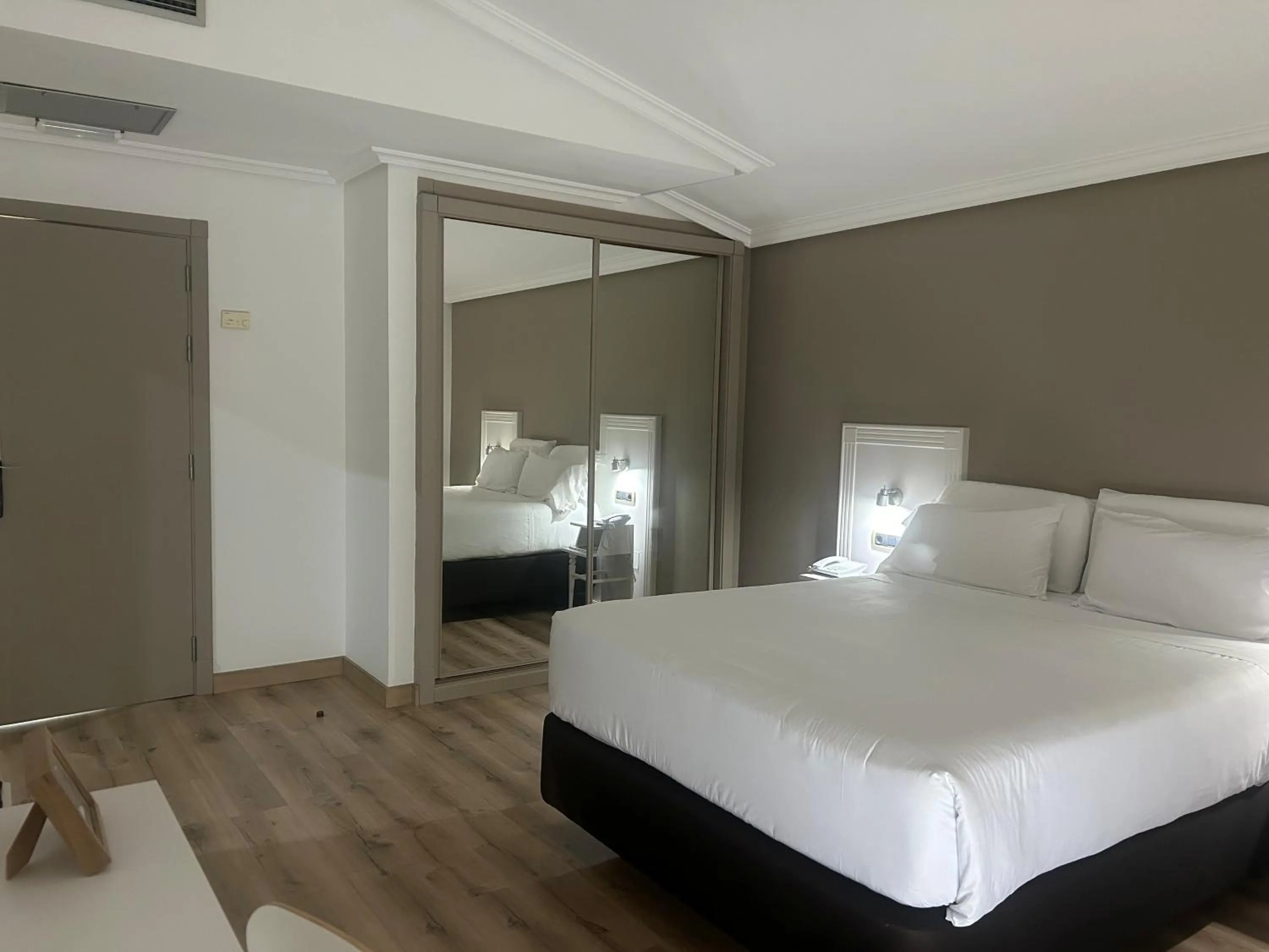 Photo of the whole room, Bed in Hotel Alfonso I