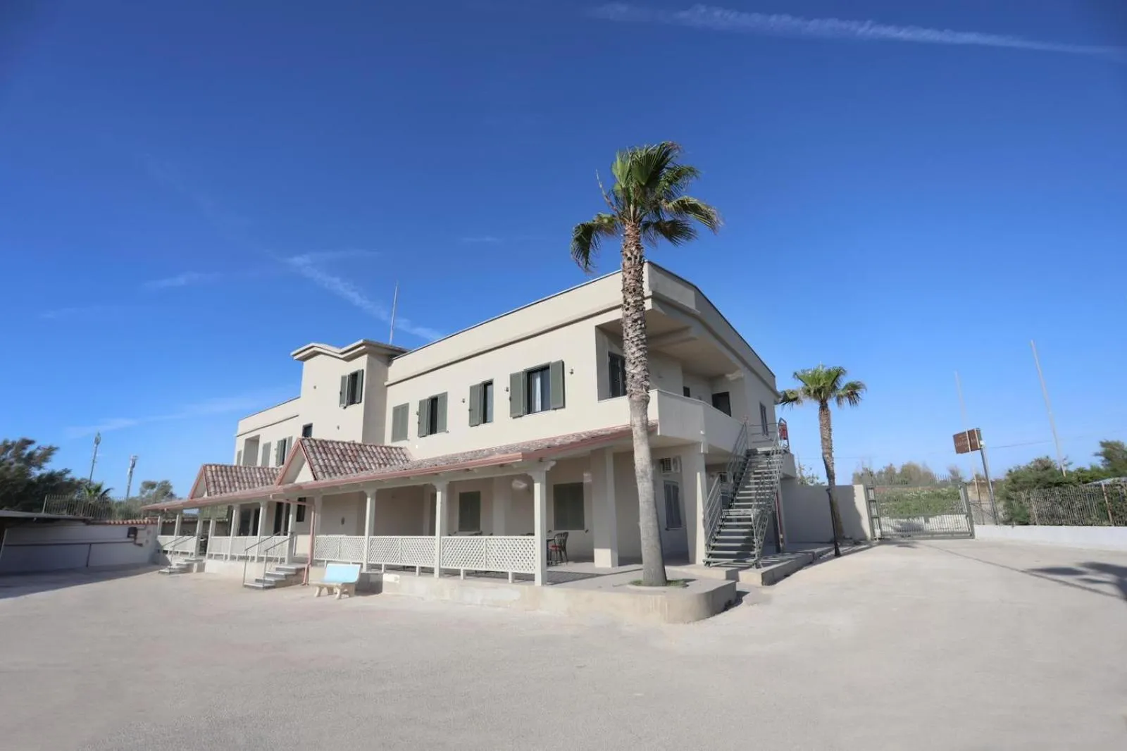 Property building in Hotel Barracuda