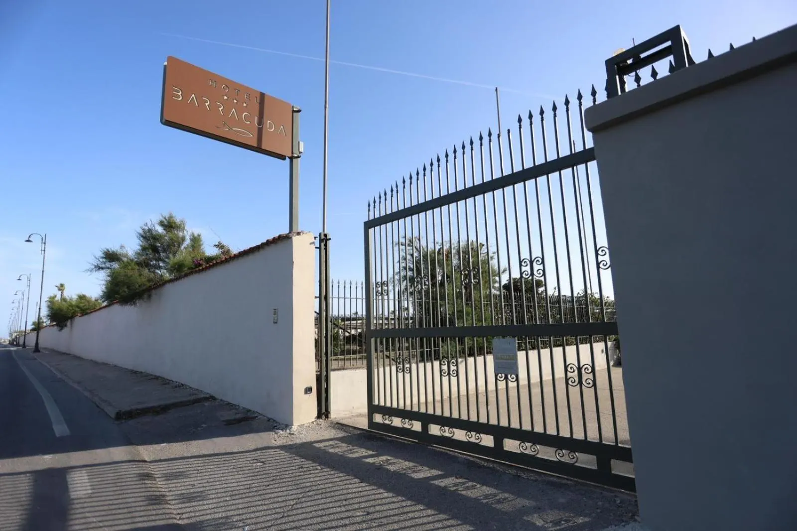 Street view in Hotel Barracuda