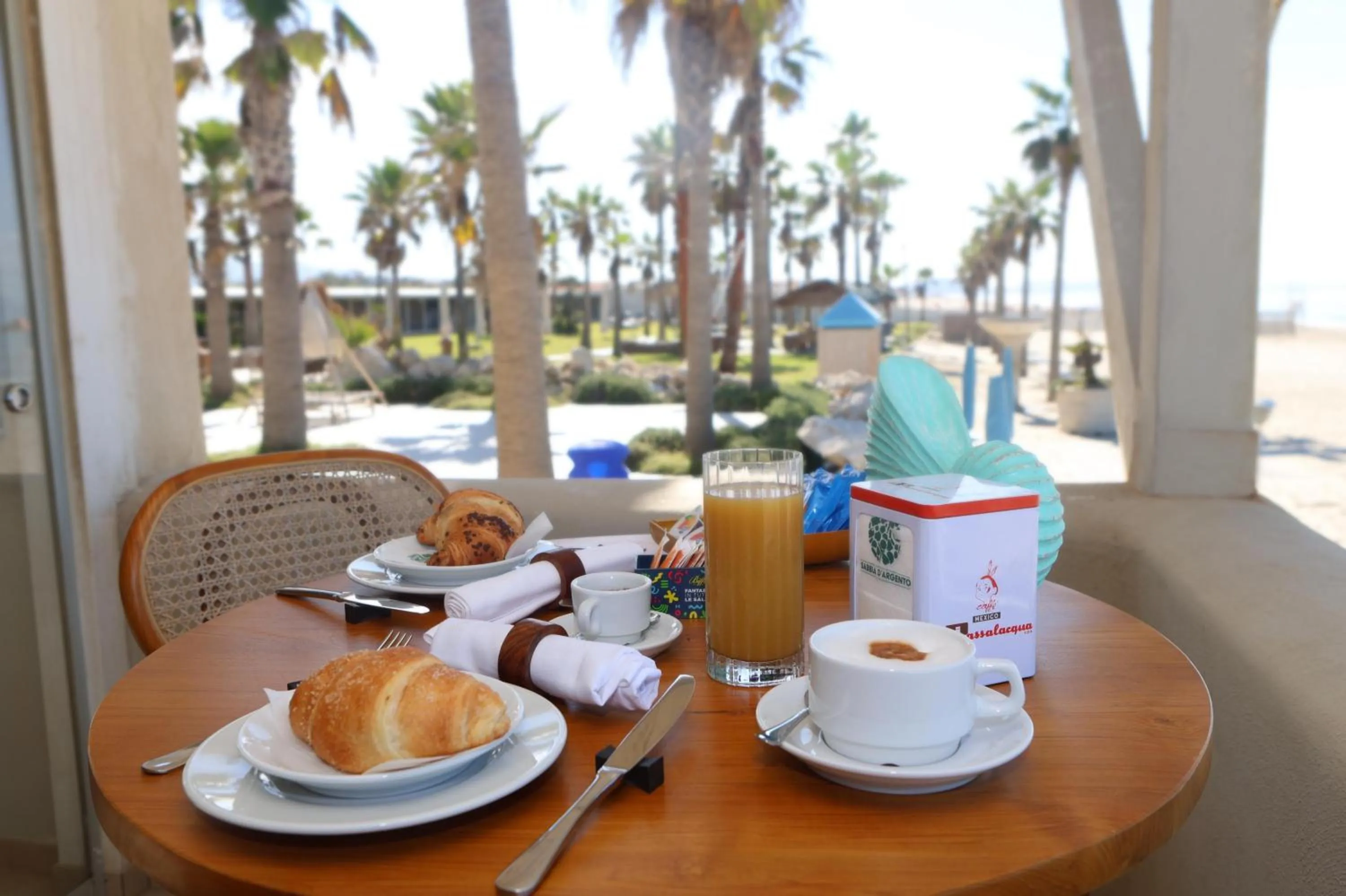 Restaurant/places to eat in Hotel Barracuda