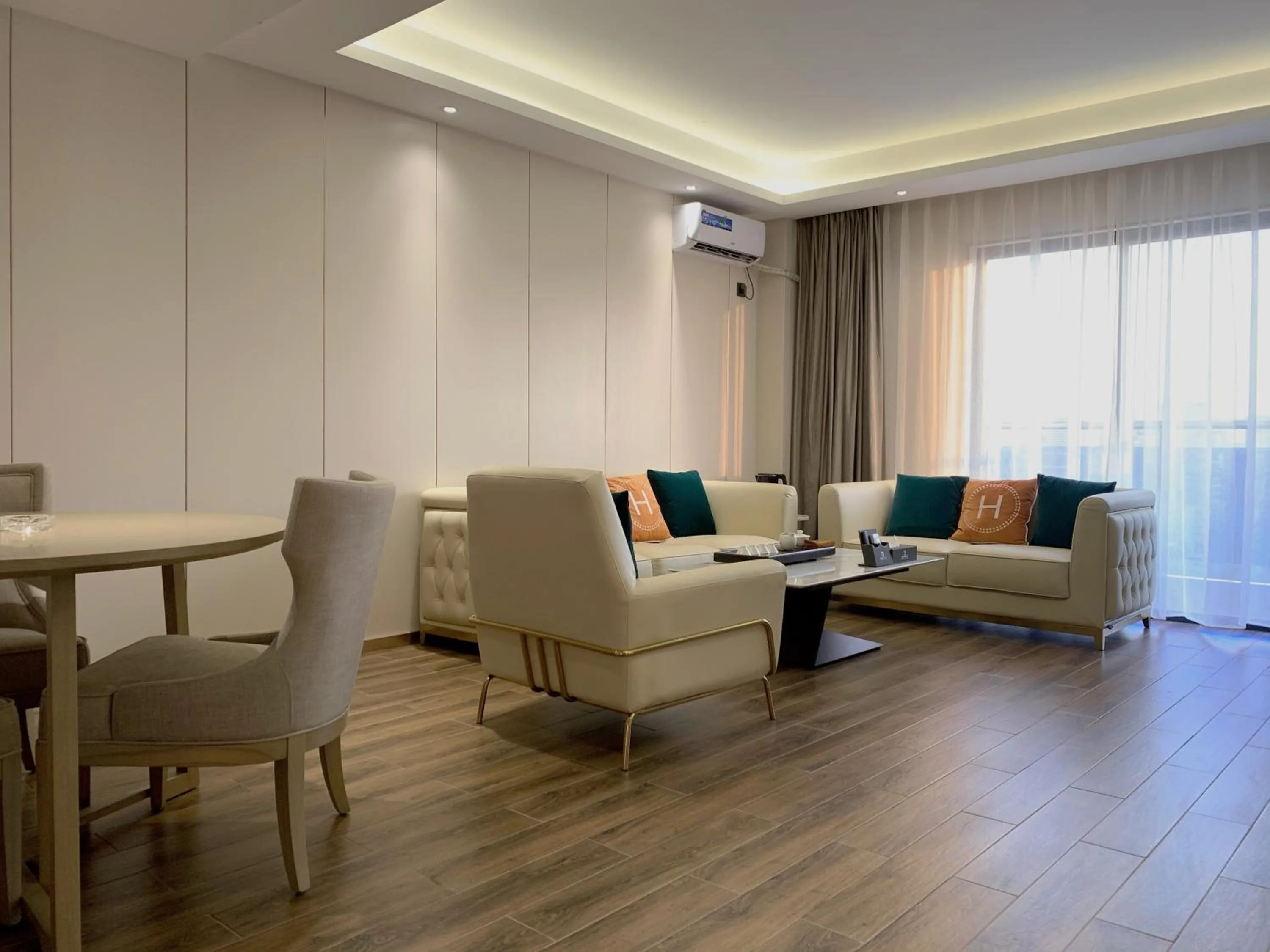 Living room in Bole Jing Pin Hotel