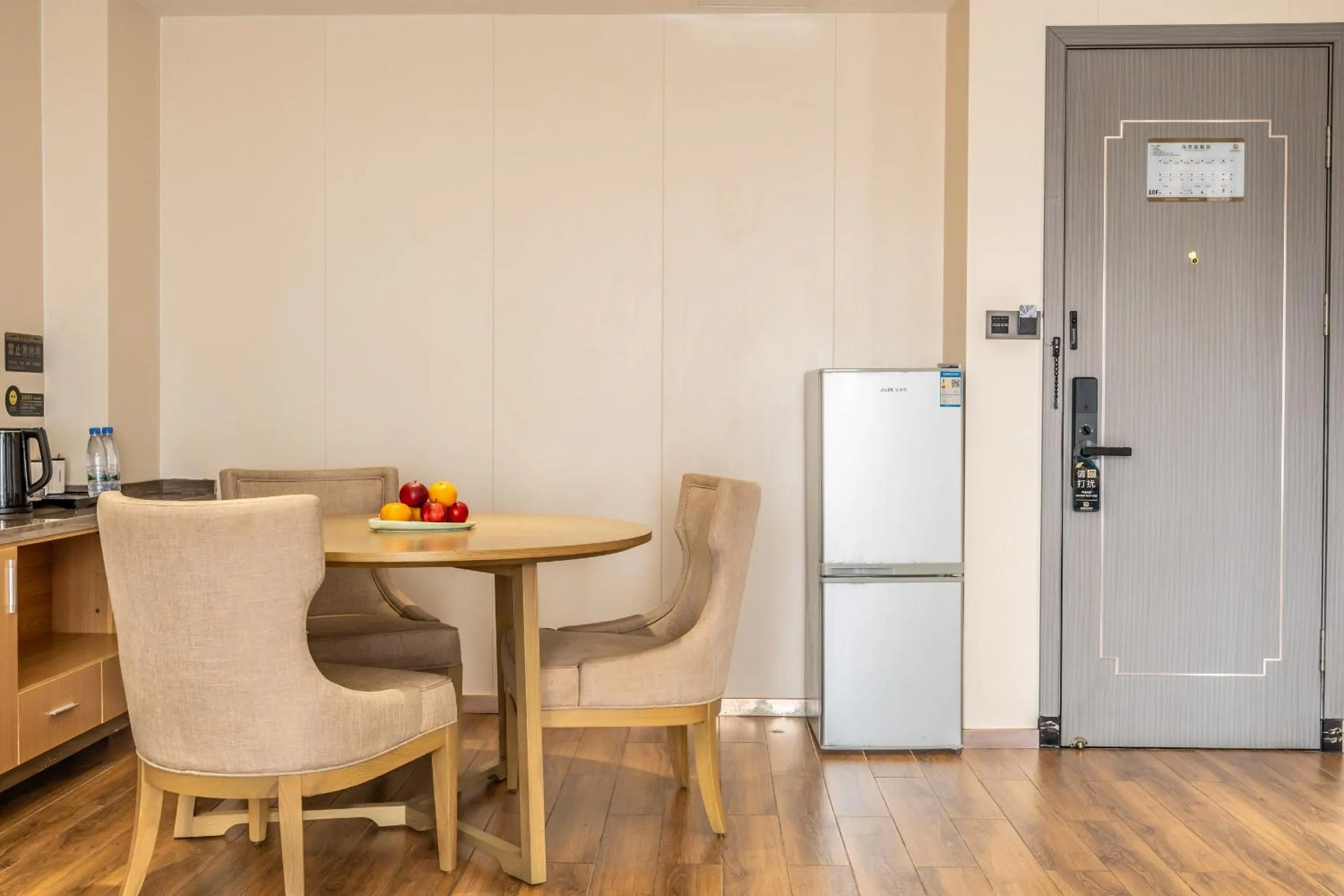 Seating area in Bole Jing Pin Hotel