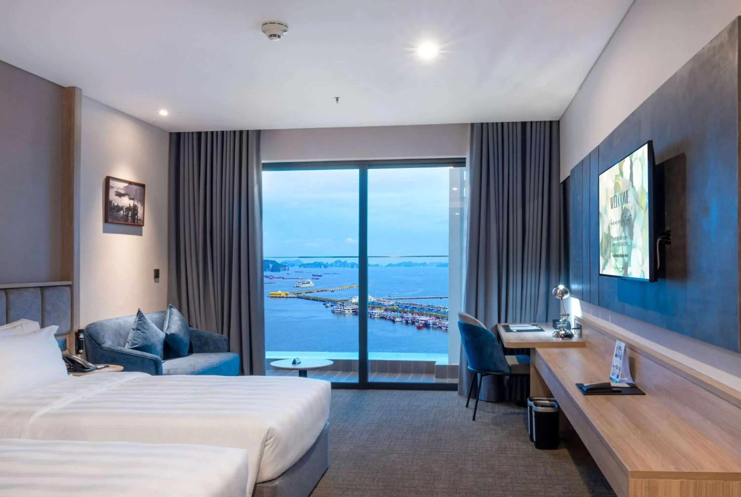 Deluxe Twin Room with Ocean View in Wyndham Garden Legend Halong Deluxe Twin Room with Ocean View in Wyndham Garden Legend Halong