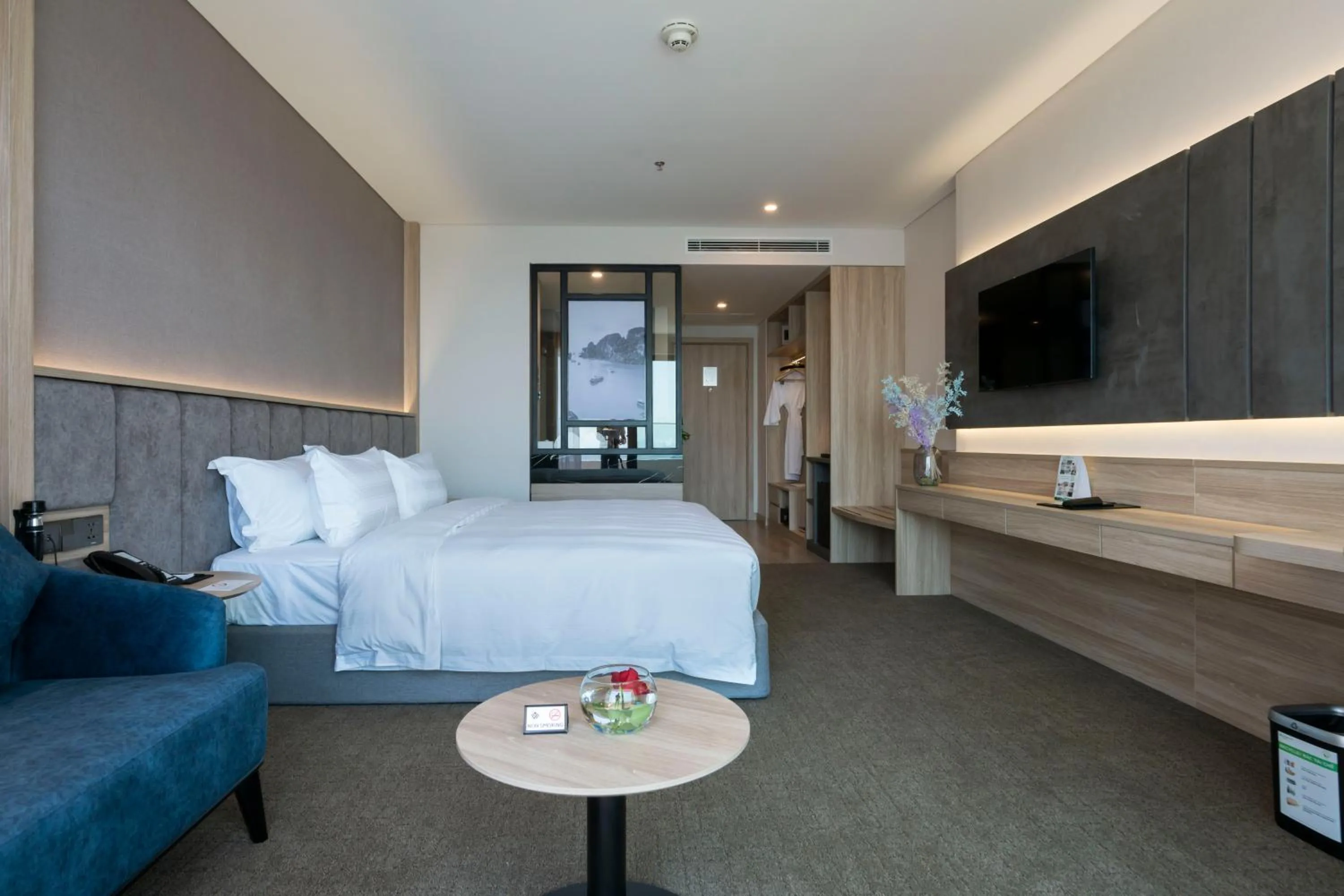 Bed in Wyndham Garden Legend Halong