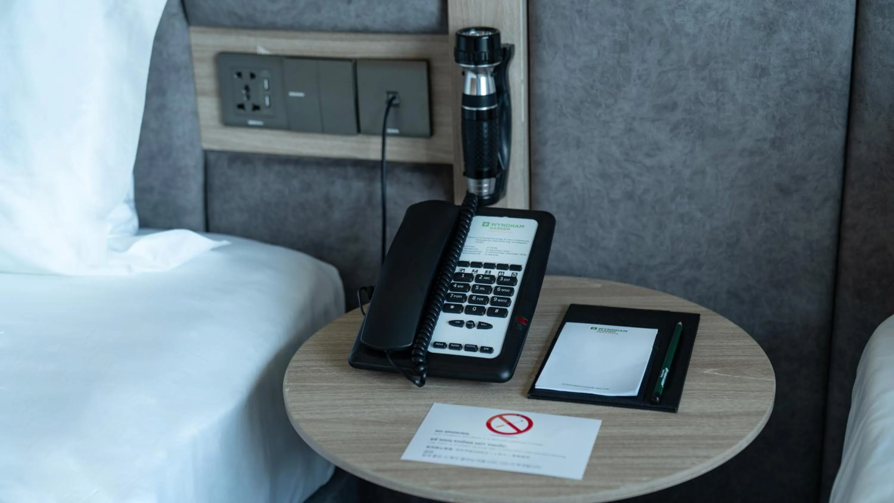 Photo of the whole room, Bed in Wyndham Garden Legend Halong